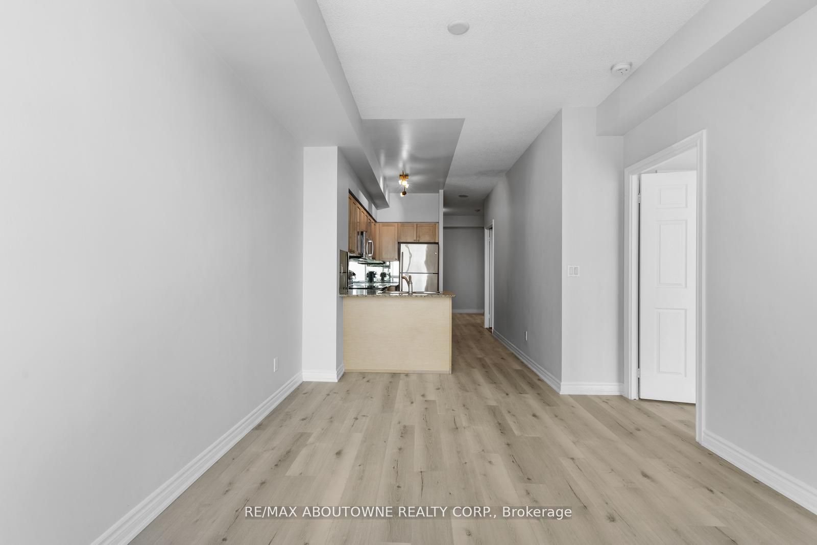03 – 761 Bay Street, Toronto C01 ‣ C12476663 03 – 761 Bay Street, Toronto C01 ‣ C12476663