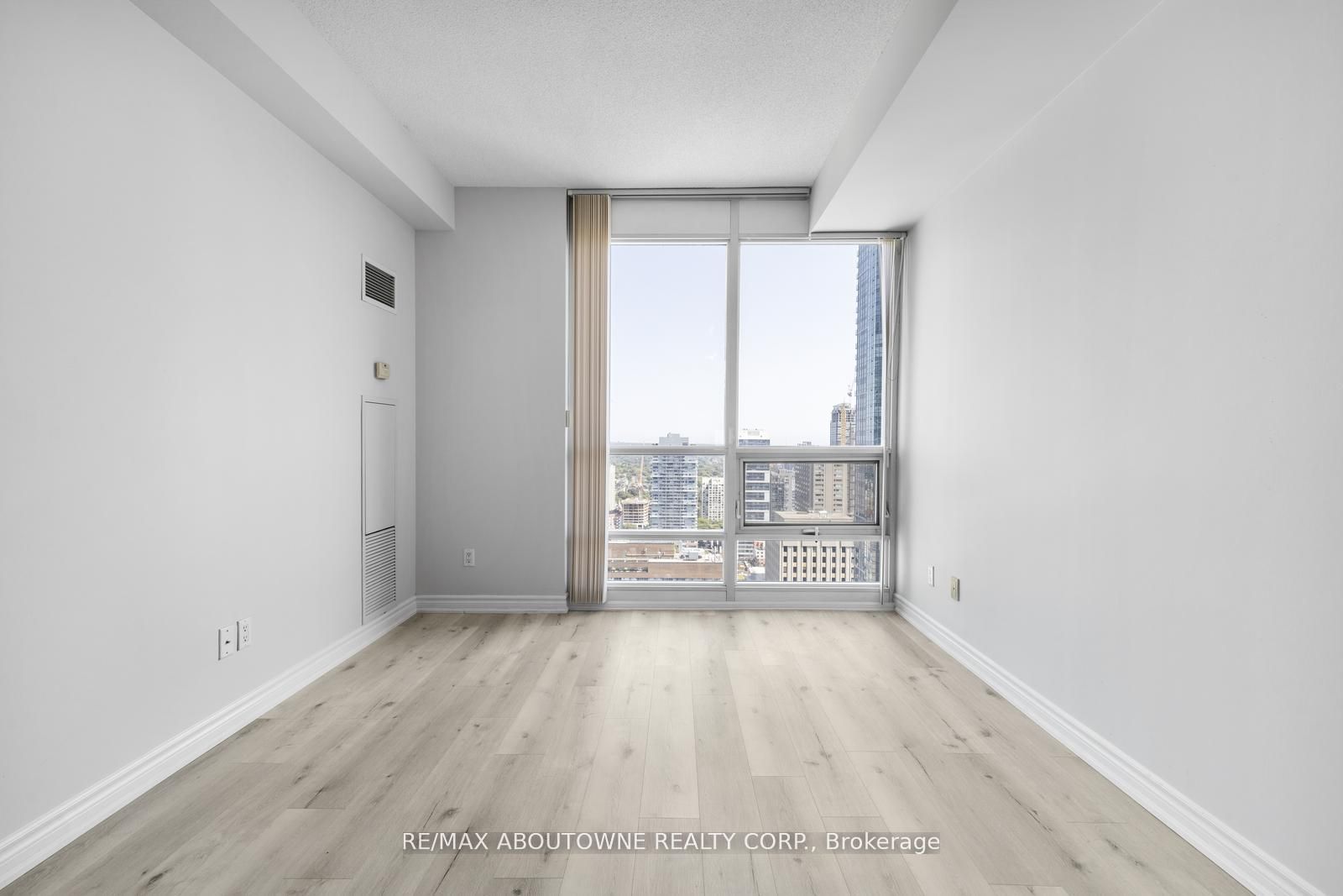 03 – 761 Bay Street, Toronto C01 ‣ C12476663 03 – 761 Bay Street, Toronto C01 ‣ C12476663