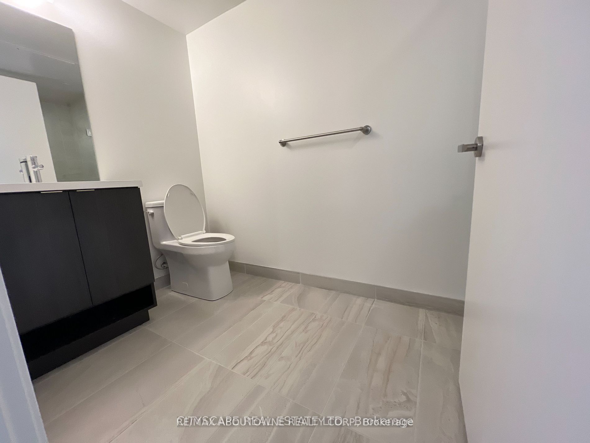 07 – 138 Downes Street, Toronto C08 ‣ C12480549 07 – 138 Downes Street, Toronto C08 ‣ C12480549