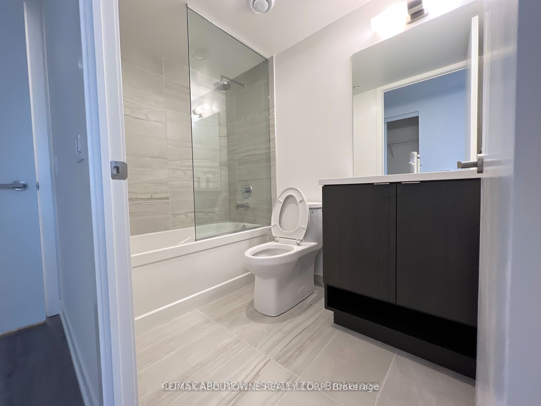 07 – 138 Downes Street, Toronto C08 ‣ C12480549 07 – 138 Downes Street, Toronto C08 ‣ C12480549