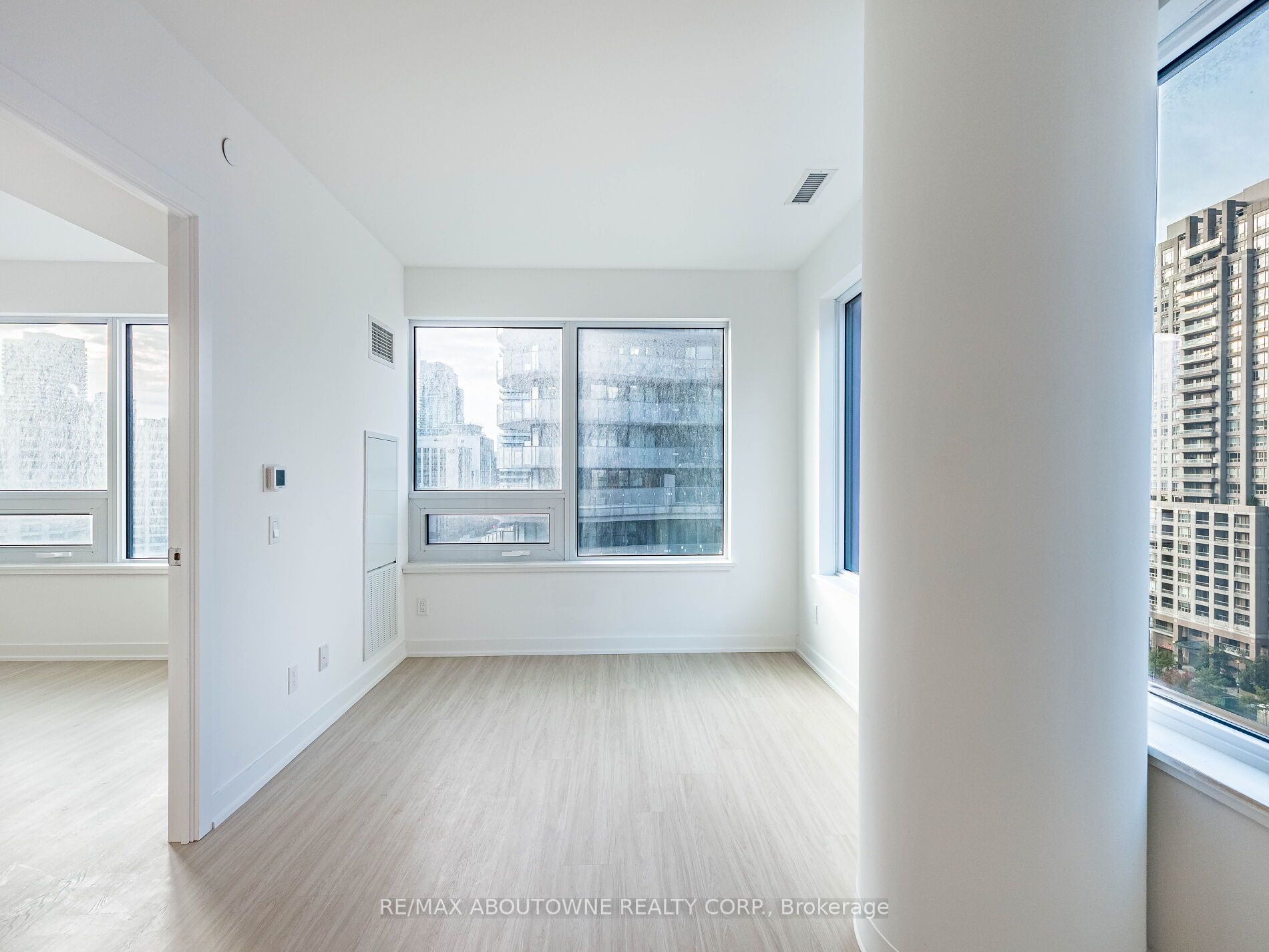 16 – 8 Wellesley Street, Toronto C01 ‣ C12486232 16 – 8 Wellesley Street, Toronto C01 ‣ C12486232