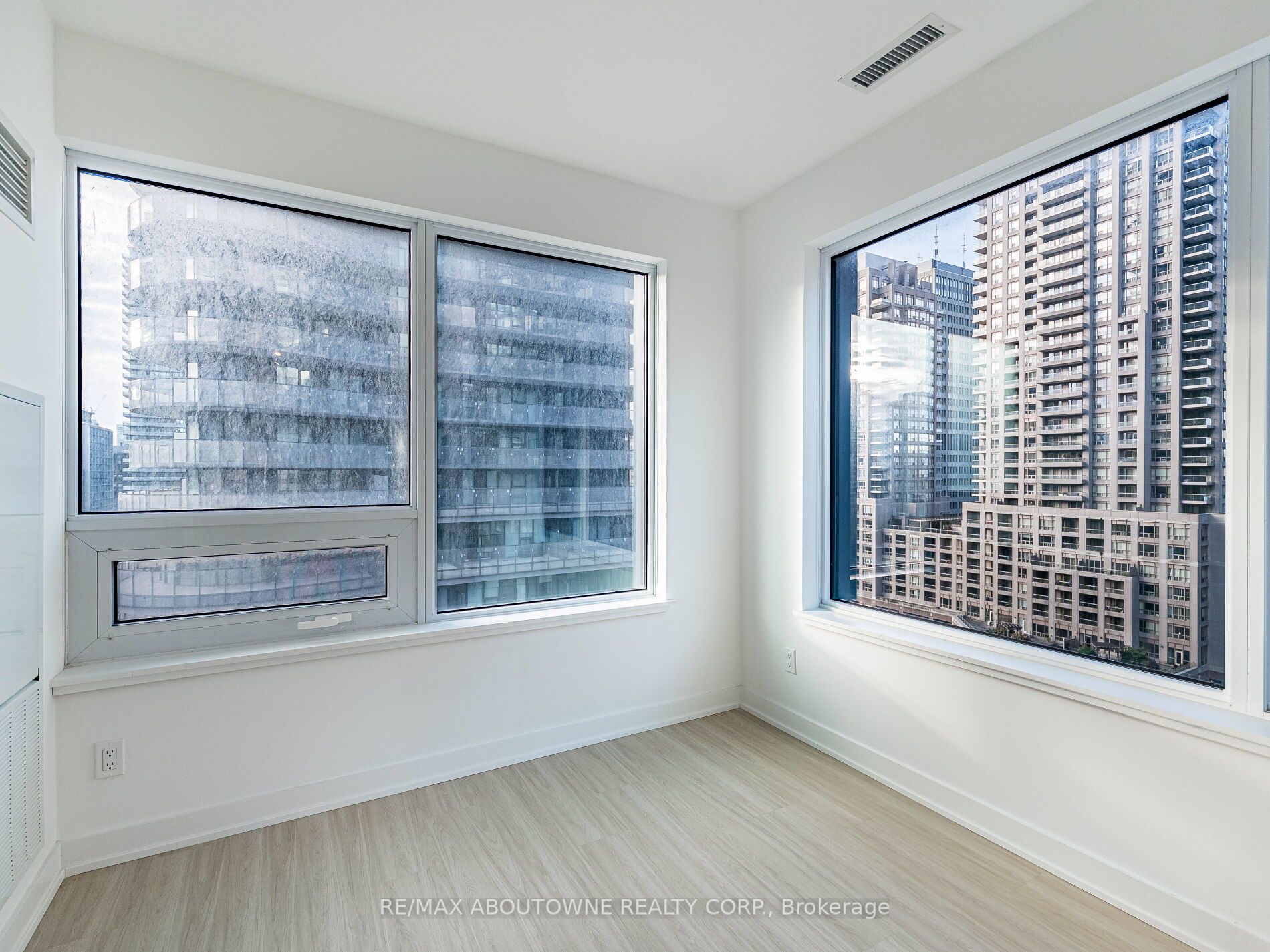 16 – 8 Wellesley Street, Toronto C01 ‣ C12486232 16 – 8 Wellesley Street, Toronto C01 ‣ C12486232