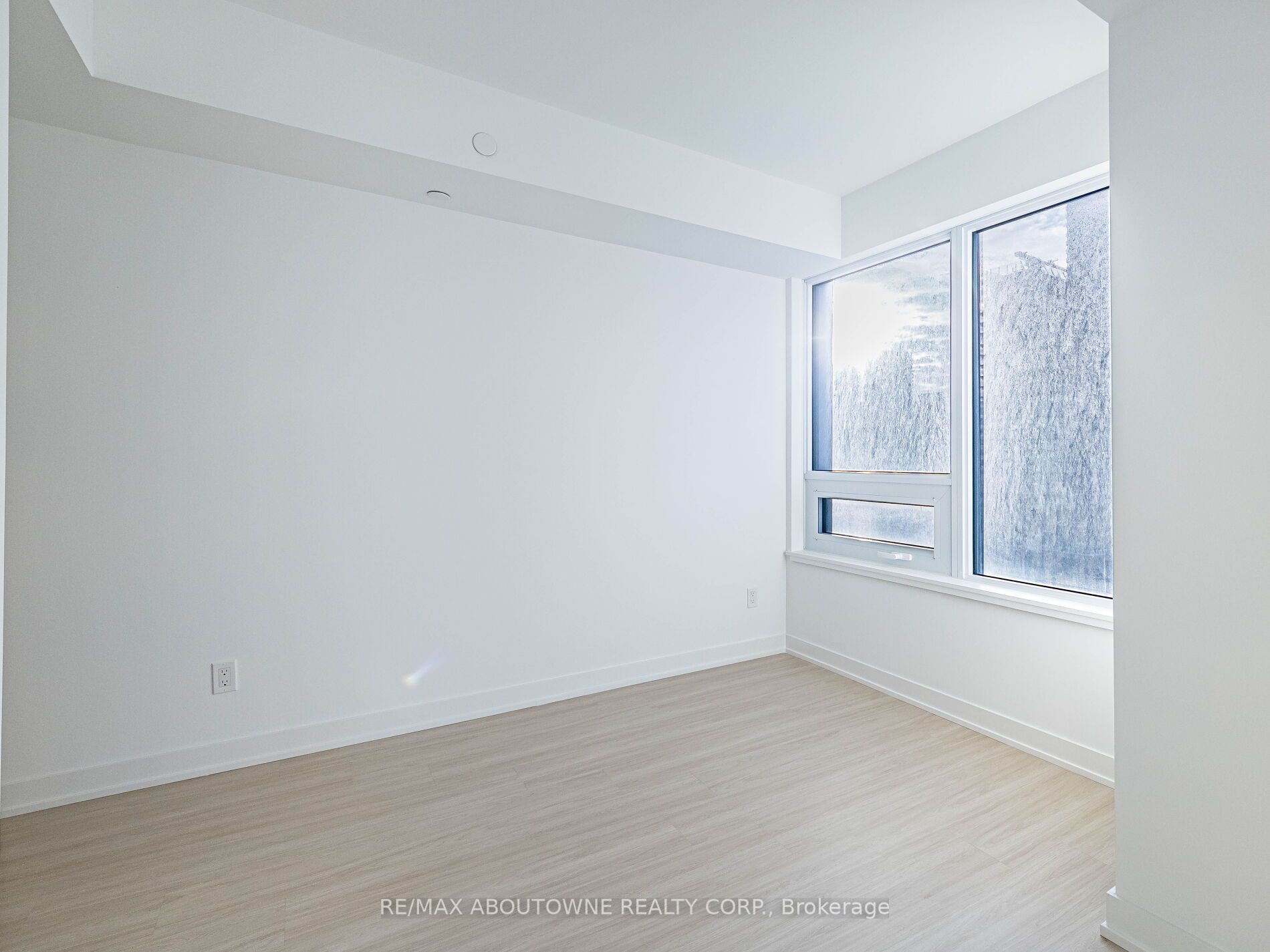 16 – 8 Wellesley Street, Toronto C01 ‣ C12486232 16 – 8 Wellesley Street, Toronto C01 ‣ C12486232