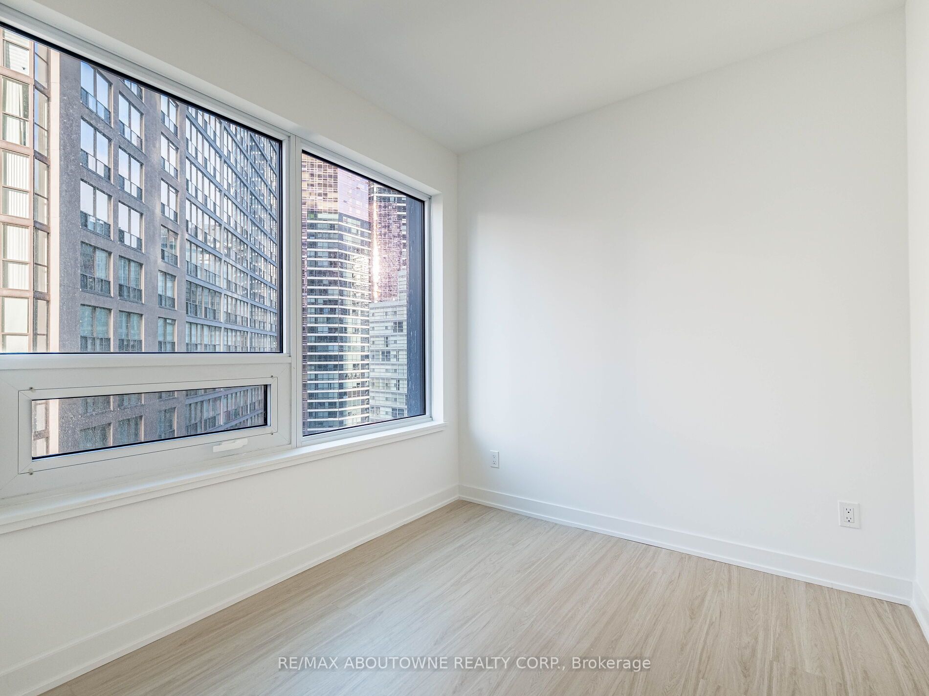 16 – 8 Wellesley Street, Toronto C01 ‣ C12486232 16 – 8 Wellesley Street, Toronto C01 ‣ C12486232