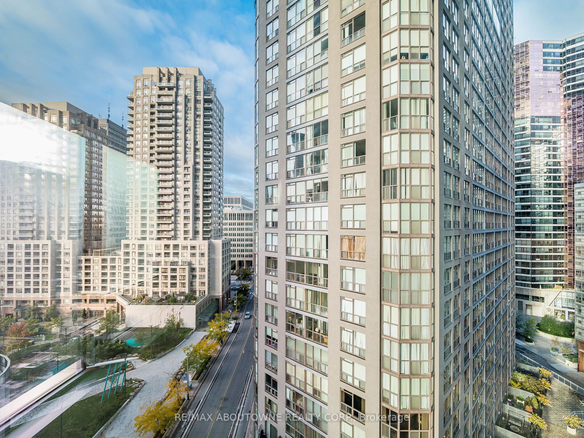 16 – 8 Wellesley Street, Toronto C01 ‣ C12486232 16 – 8 Wellesley Street, Toronto C01 ‣ C12486232