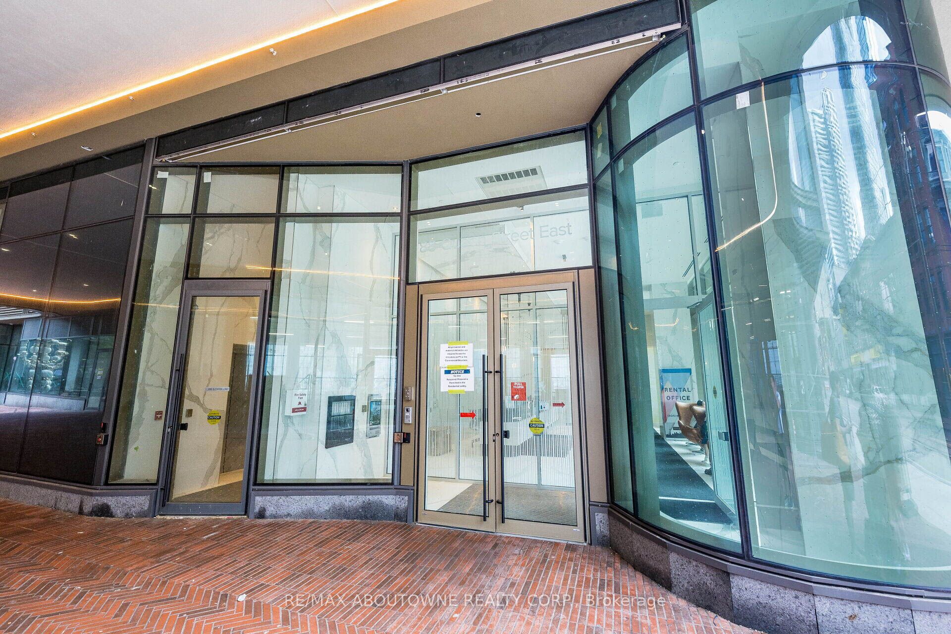 7 – 88 Queen Street, Toronto C08 ‣ C12517160 7 – 88 Queen Street, Toronto C08 ‣ C12517160