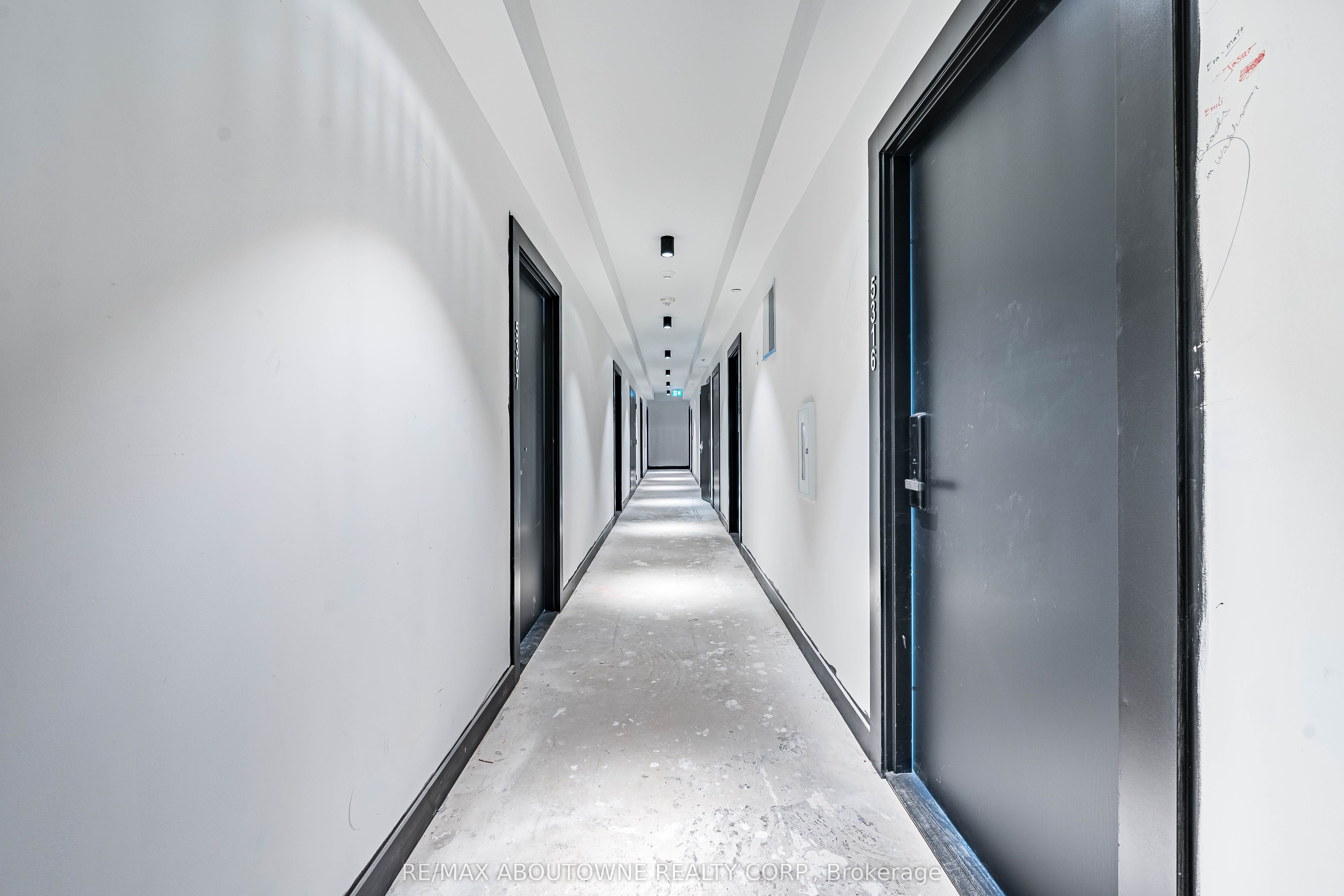 7 – 88 Queen Street, Toronto C08 ‣ C12517160 7 – 88 Queen Street, Toronto C08 ‣ C12517160