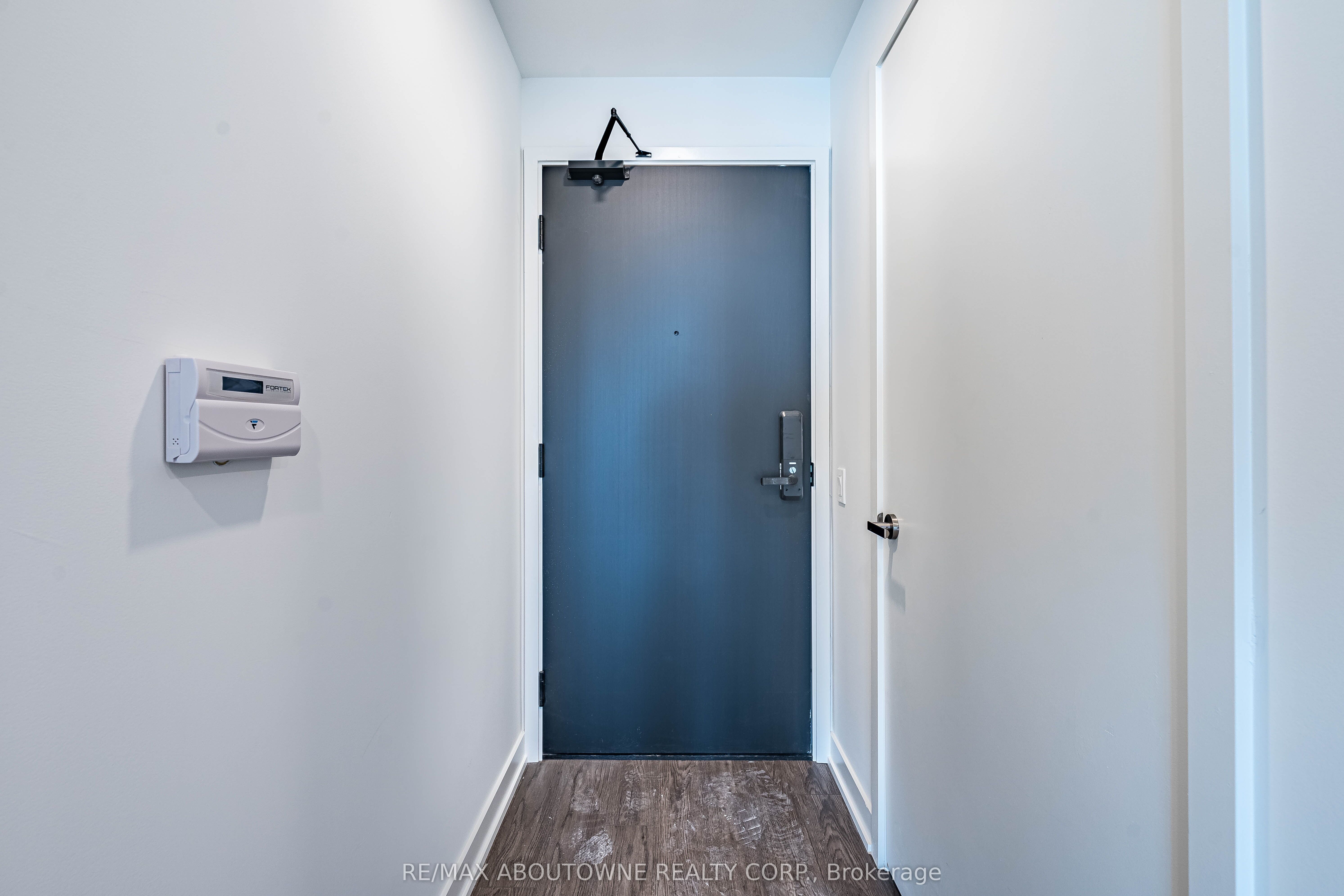 7 – 88 Queen Street, Toronto C08 ‣ C12517160 7 – 88 Queen Street, Toronto C08 ‣ C12517160