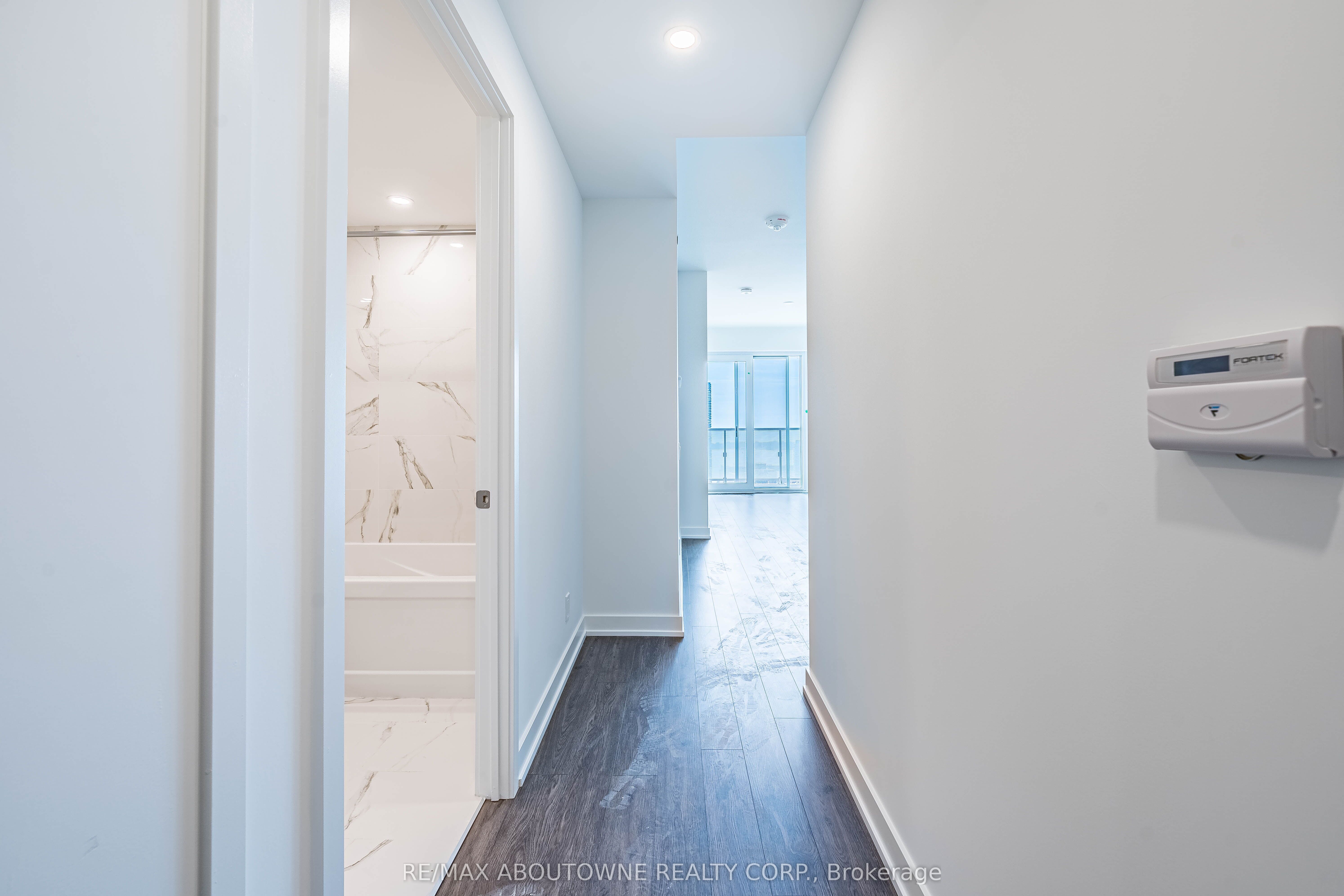 7 – 88 Queen Street, Toronto C08 ‣ C12517160 7 – 88 Queen Street, Toronto C08 ‣ C12517160