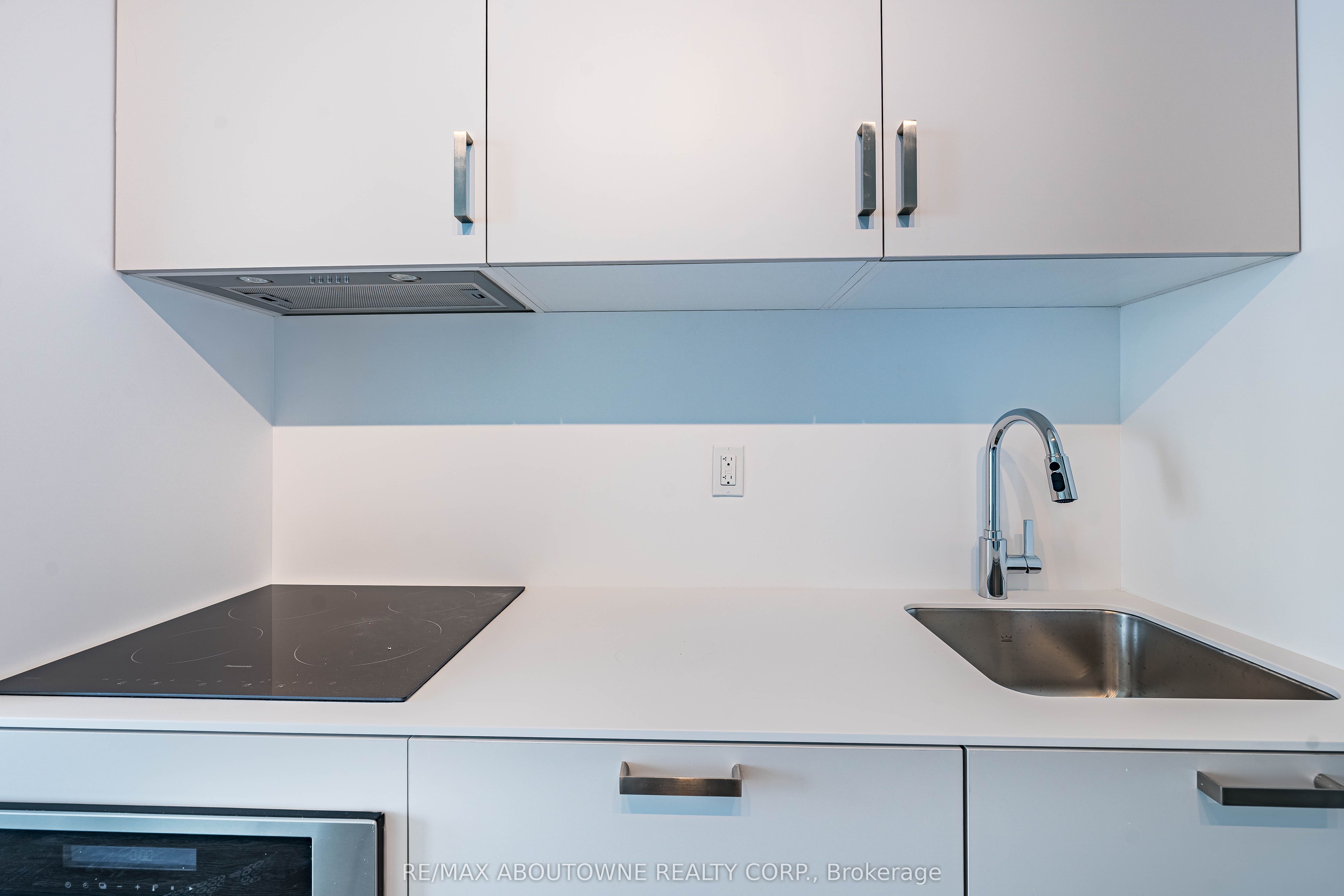 7 – 88 Queen Street, Toronto C08 ‣ C12517160 7 – 88 Queen Street, Toronto C08 ‣ C12517160