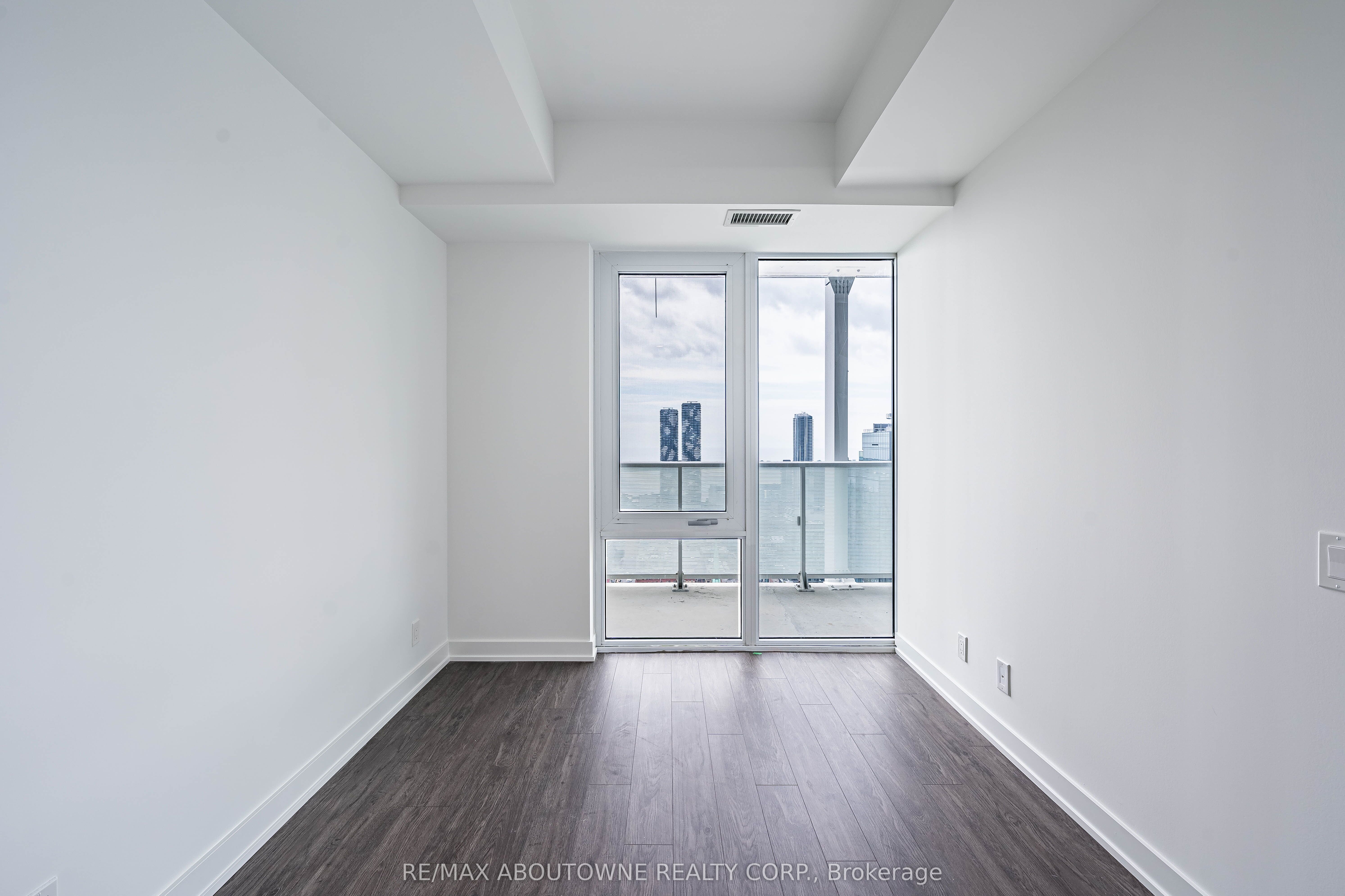 7 – 88 Queen Street, Toronto C08 ‣ C12517160 7 – 88 Queen Street, Toronto C08 ‣ C12517160