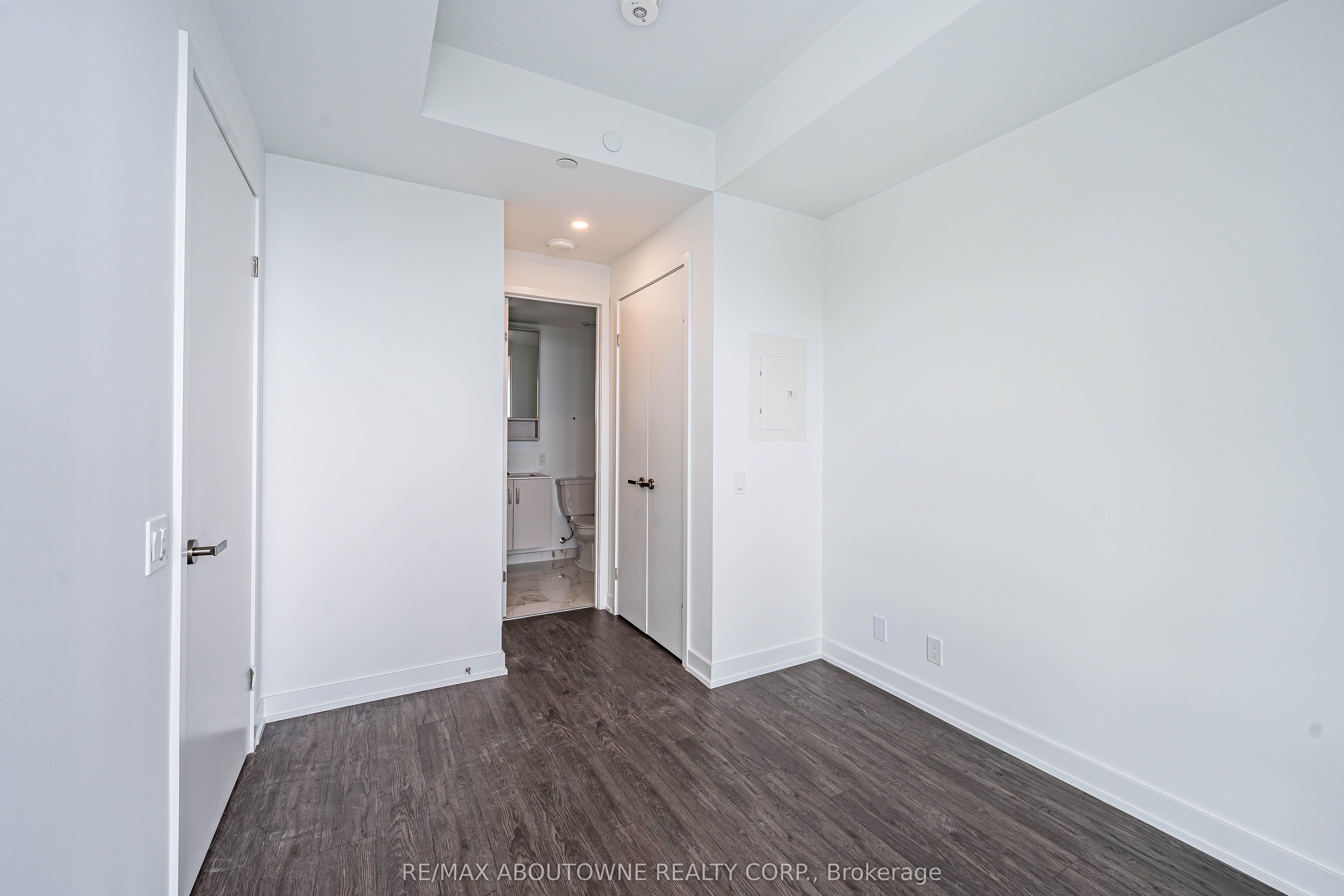 7 – 88 Queen Street, Toronto C08 ‣ C12517160 7 – 88 Queen Street, Toronto C08 ‣ C12517160