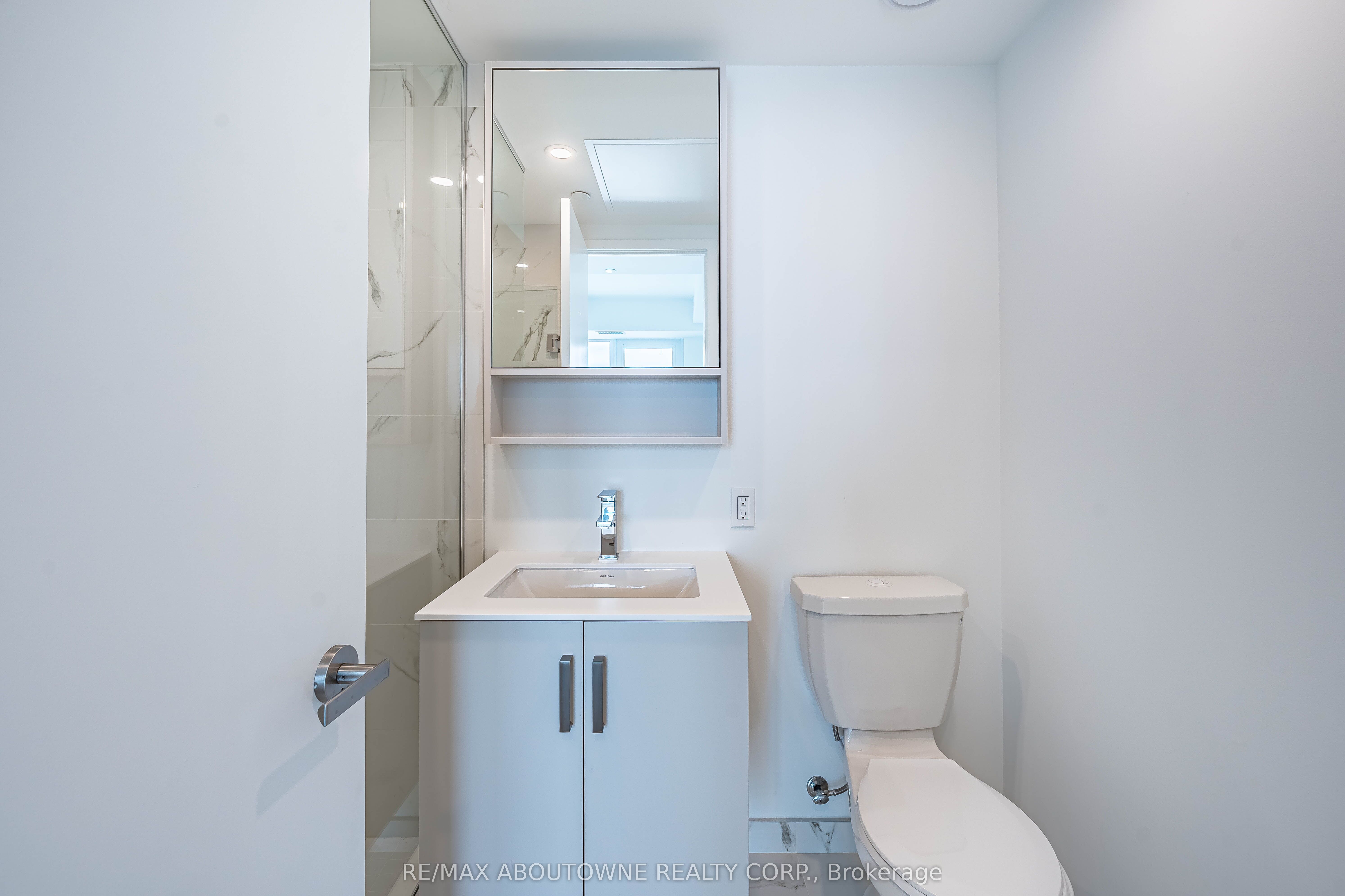 7 – 88 Queen Street, Toronto C08 ‣ C12517160 7 – 88 Queen Street, Toronto C08 ‣ C12517160