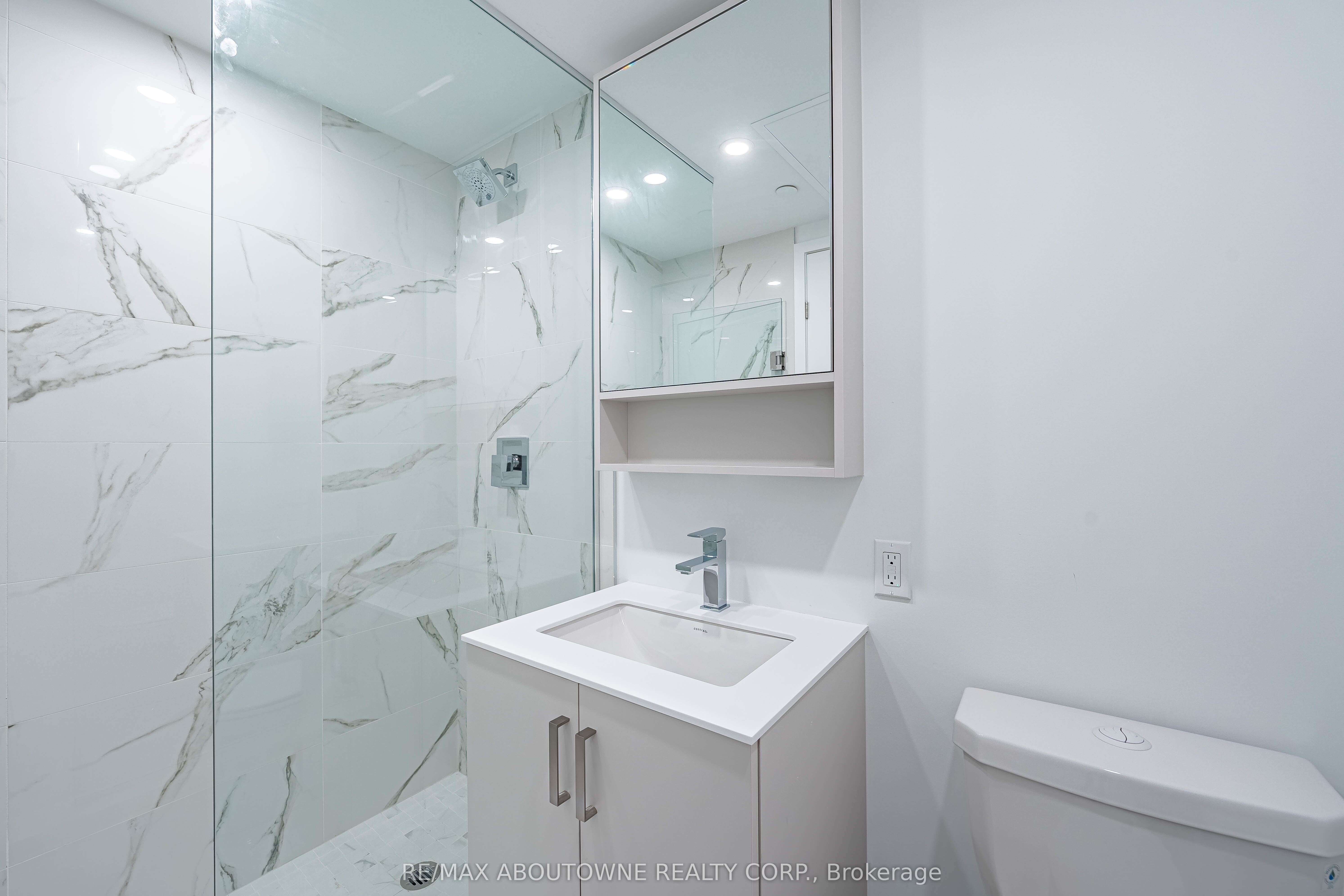 7 – 88 Queen Street, Toronto C08 ‣ C12517160 7 – 88 Queen Street, Toronto C08 ‣ C12517160