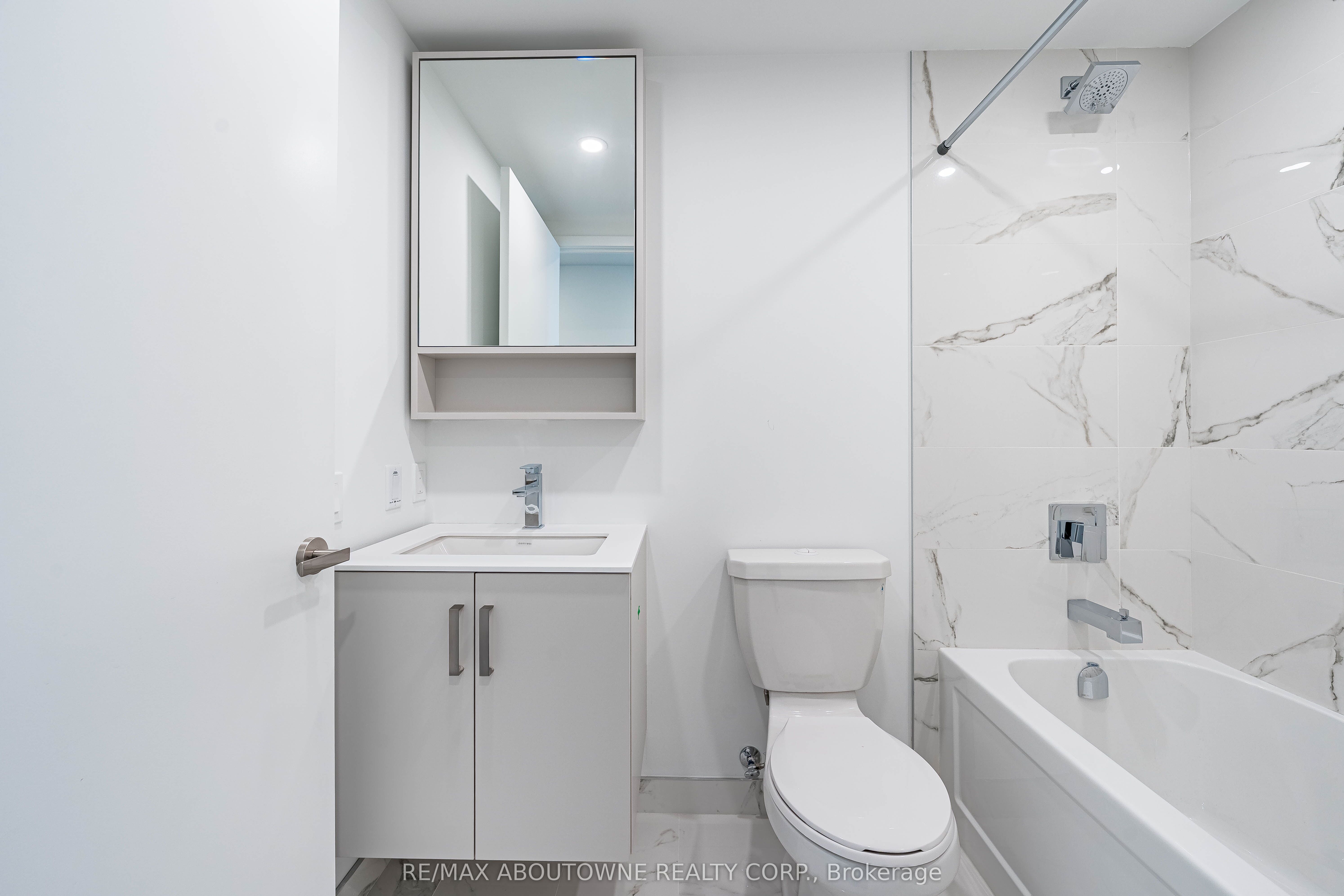 7 – 88 Queen Street, Toronto C08 ‣ C12517160 7 – 88 Queen Street, Toronto C08 ‣ C12517160