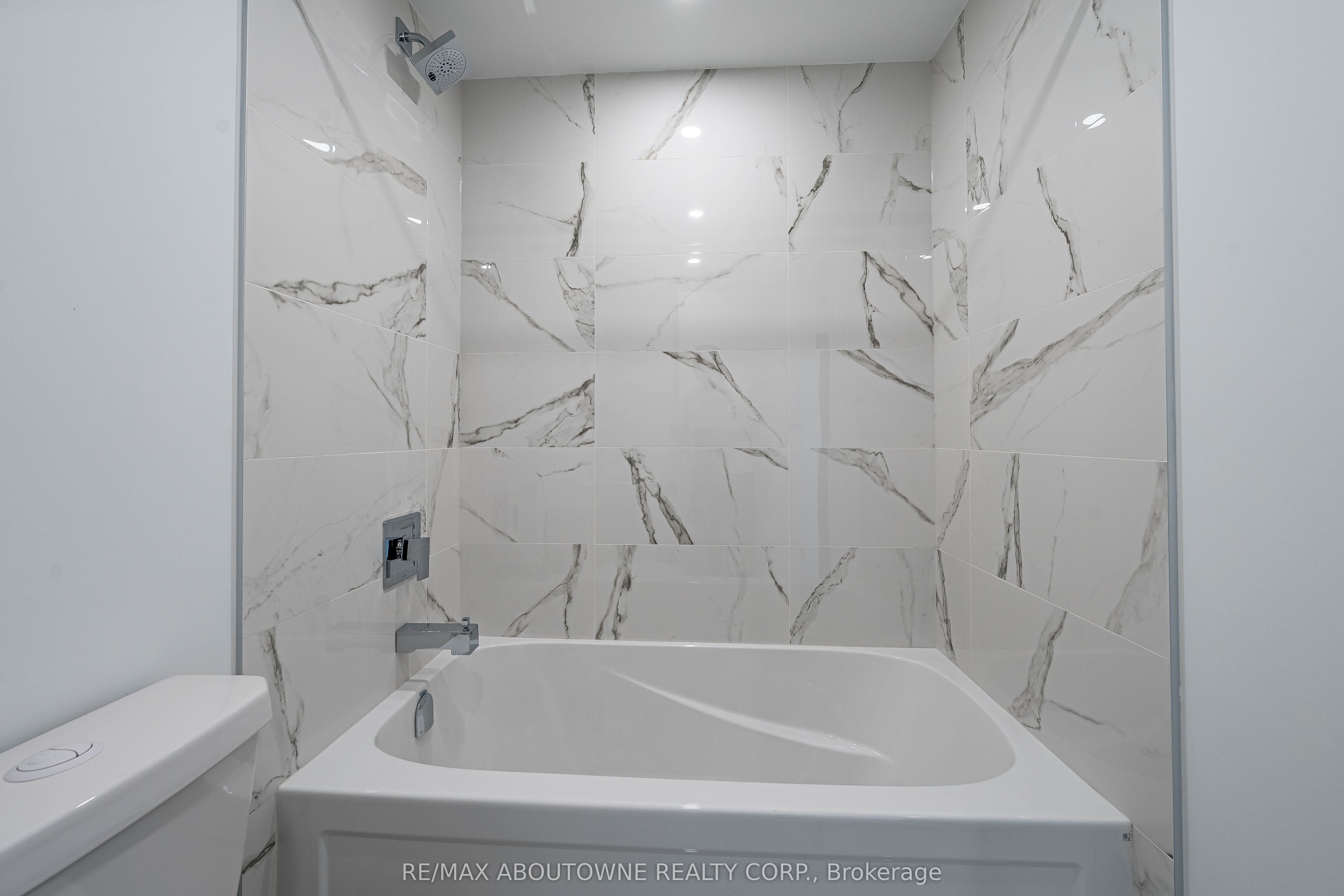 7 – 88 Queen Street, Toronto C08 ‣ C12517160 7 – 88 Queen Street, Toronto C08 ‣ C12517160