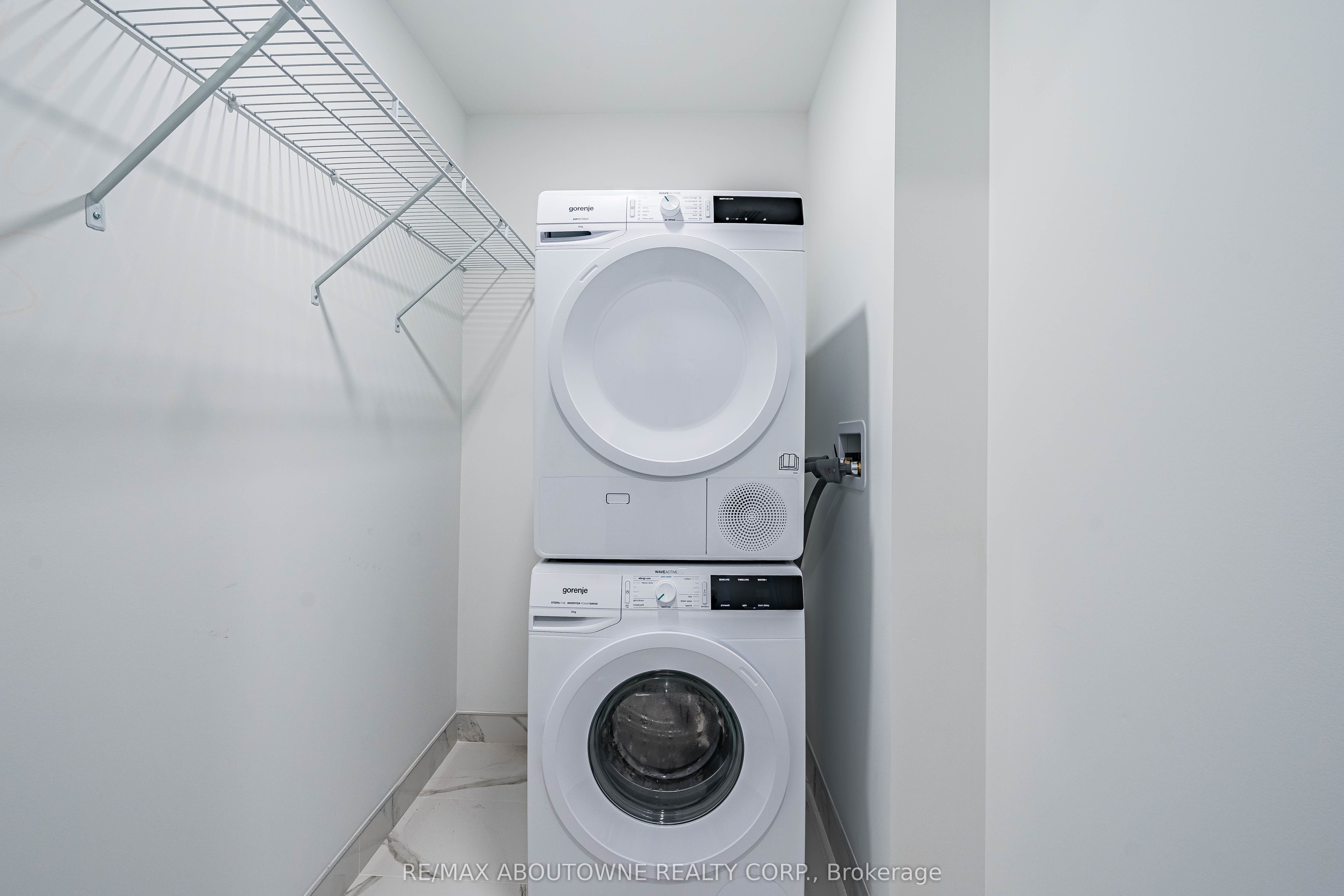 7 – 88 Queen Street, Toronto C08 ‣ C12517160 7 – 88 Queen Street, Toronto C08 ‣ C12517160