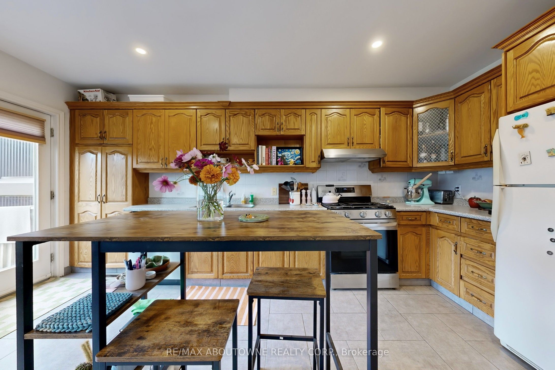 515 Ossington Avenue, Toronto C01 ‣ C12593278 515 Ossington Avenue, Toronto C01 ‣ C12593278