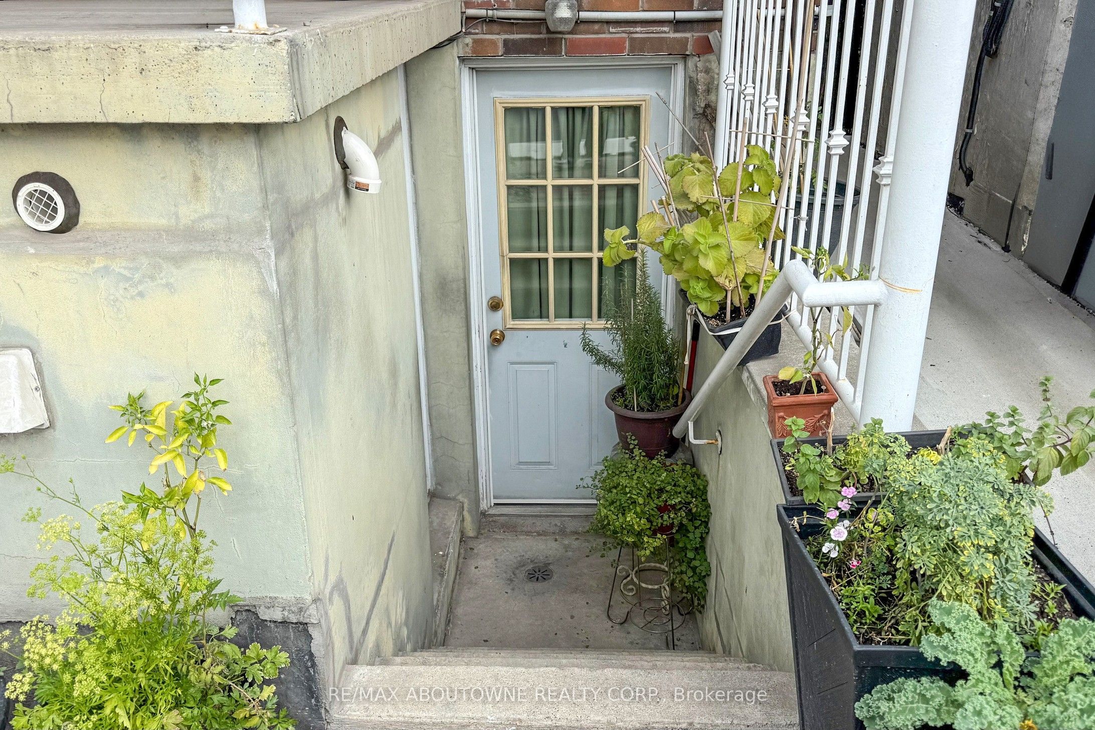 515 Ossington Avenue, Toronto C01 ‣ C12593278 515 Ossington Avenue, Toronto C01 ‣ C12593278