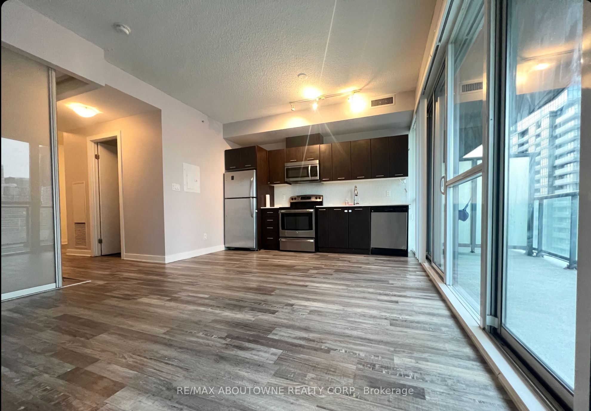 9 – 20 Bruyeres Mews, Toronto C01