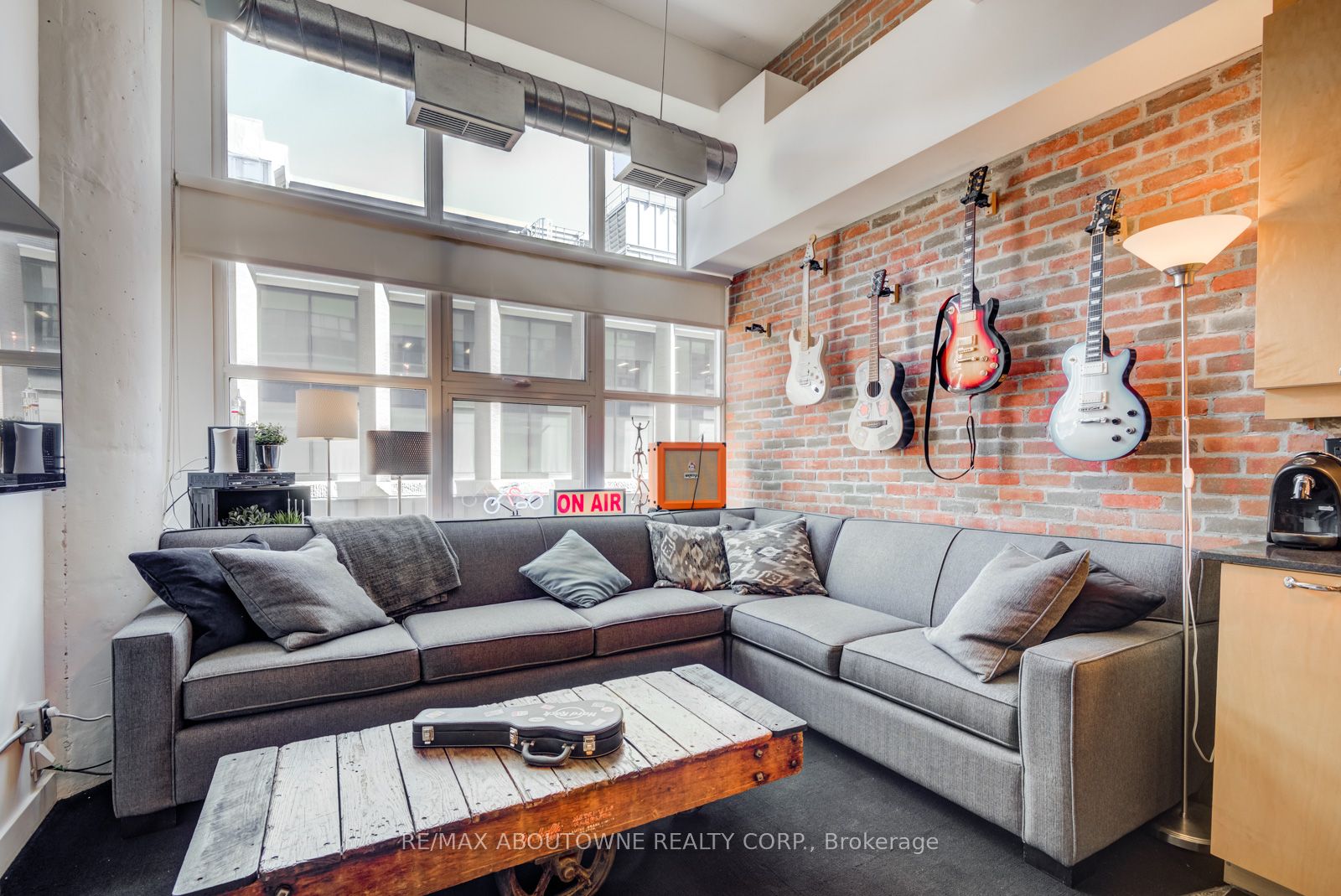 16 – 155 Dalhousie Street, Toronto C08