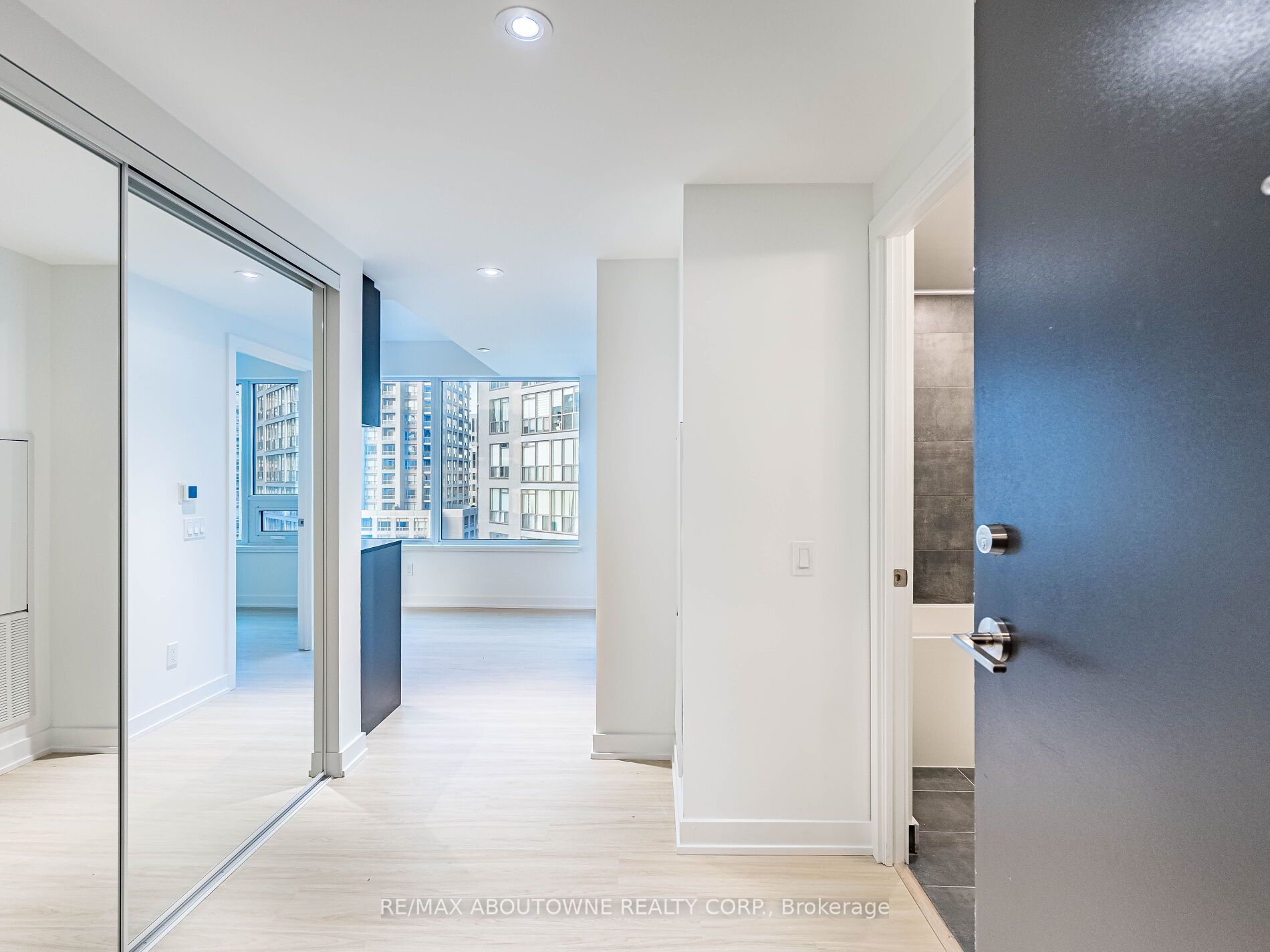 16 – 8 Wellesley Street, Toronto C01 ‣ C12616264 16 – 8 Wellesley Street, Toronto C01 ‣ C12616264