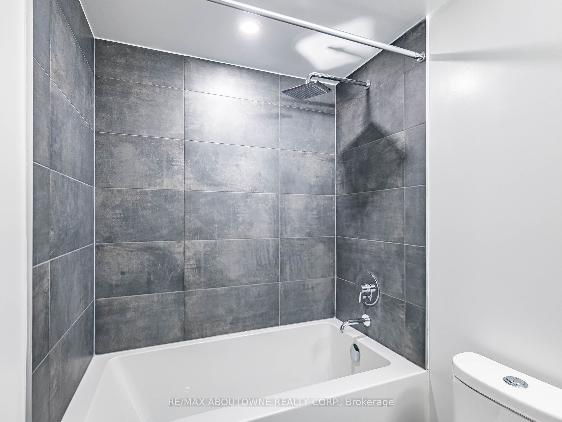 16 – 8 Wellesley Street, Toronto C01 ‣ C12616264 16 – 8 Wellesley Street, Toronto C01 ‣ C12616264