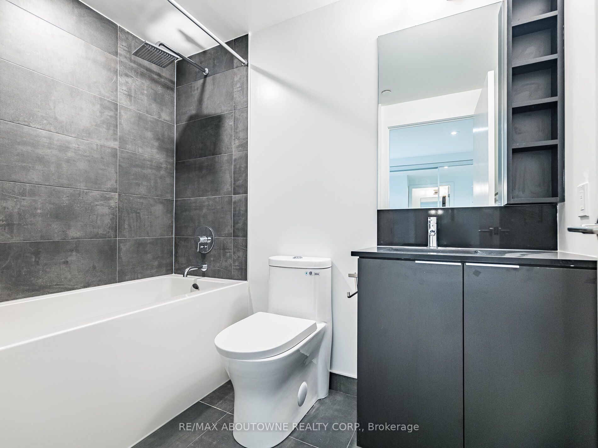 16 – 8 Wellesley Street, Toronto C01 ‣ C12616264 16 – 8 Wellesley Street, Toronto C01 ‣ C12616264