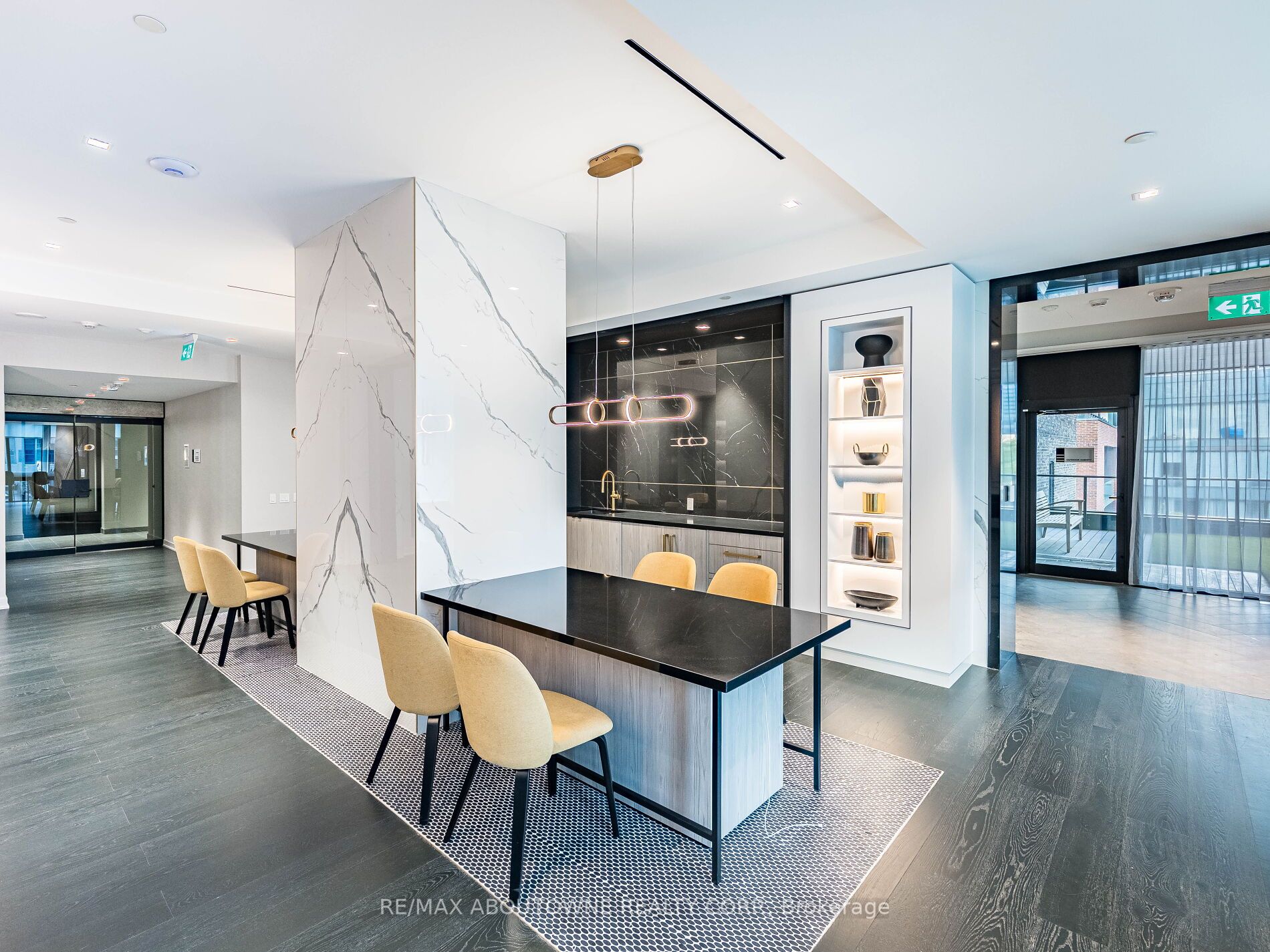 16 – 8 Wellesley Street, Toronto C01 ‣ C12616264 16 – 8 Wellesley Street, Toronto C01 ‣ C12616264