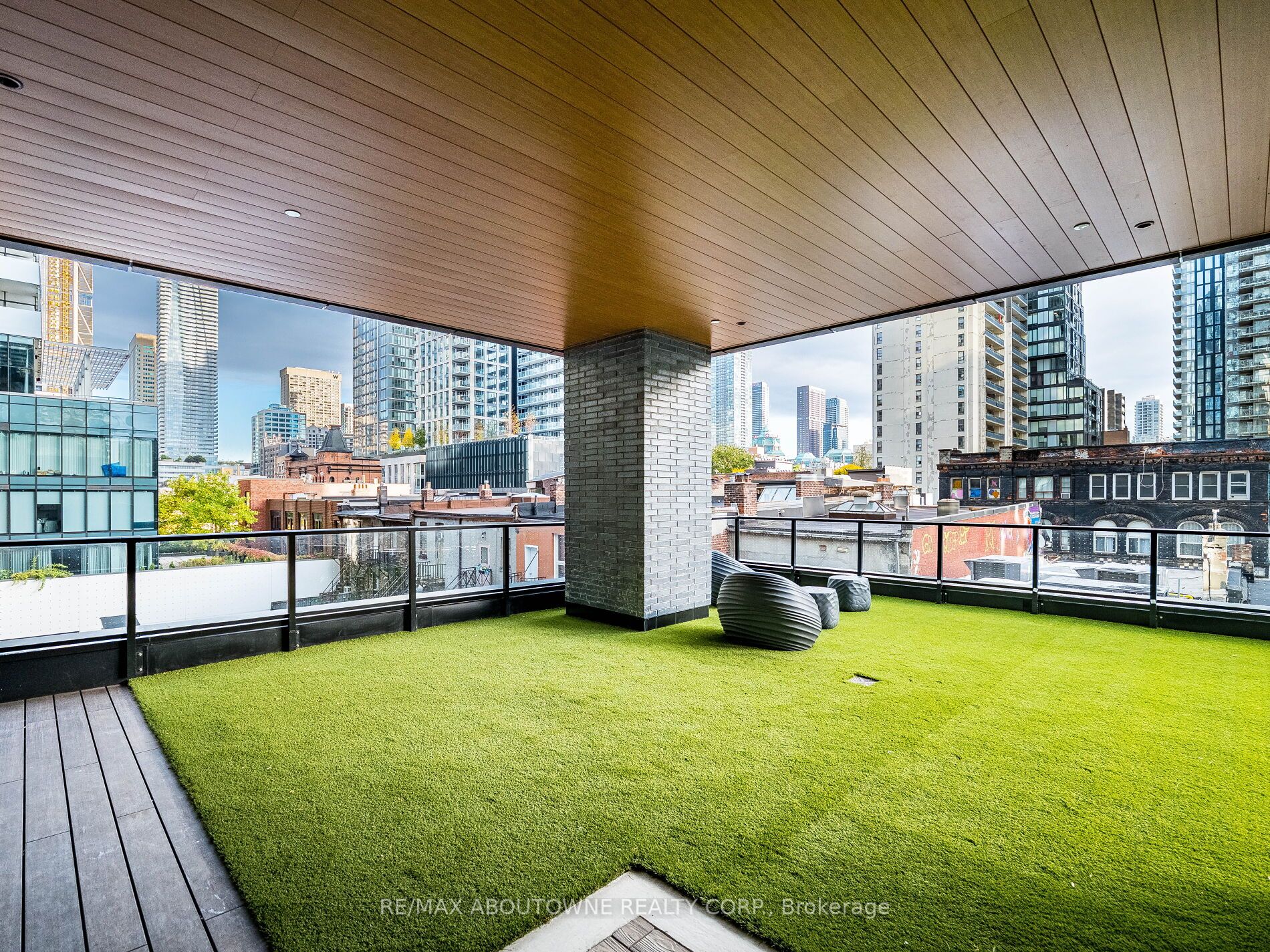 16 – 8 Wellesley Street, Toronto C01 ‣ C12616264 16 – 8 Wellesley Street, Toronto C01 ‣ C12616264