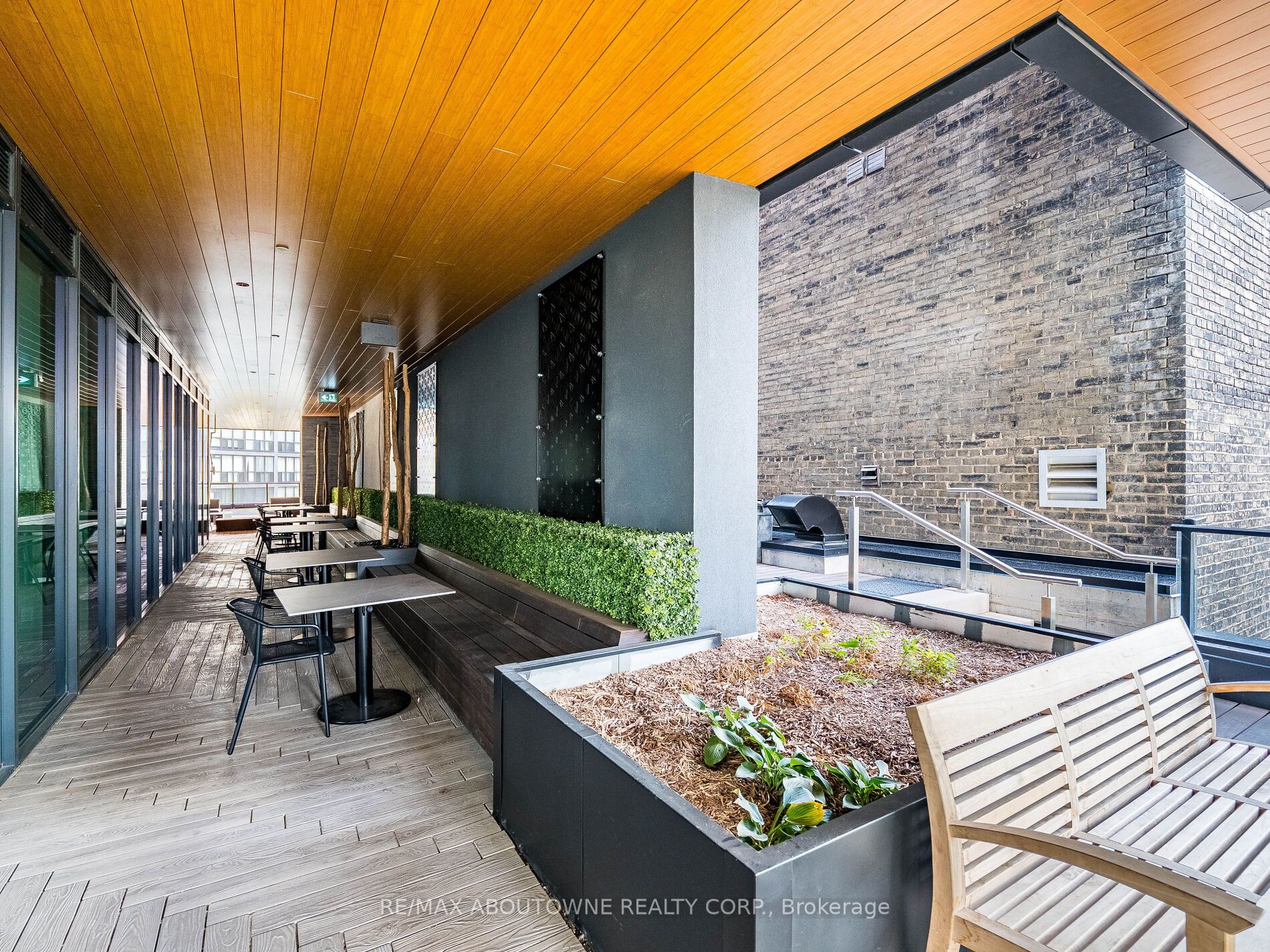 16 – 8 Wellesley Street, Toronto C01 ‣ C12616264 16 – 8 Wellesley Street, Toronto C01 ‣ C12616264