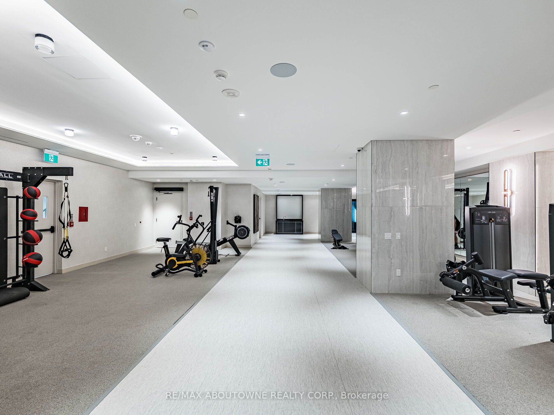 16 – 8 Wellesley Street, Toronto C01 ‣ C12616264 16 – 8 Wellesley Street, Toronto C01 ‣ C12616264