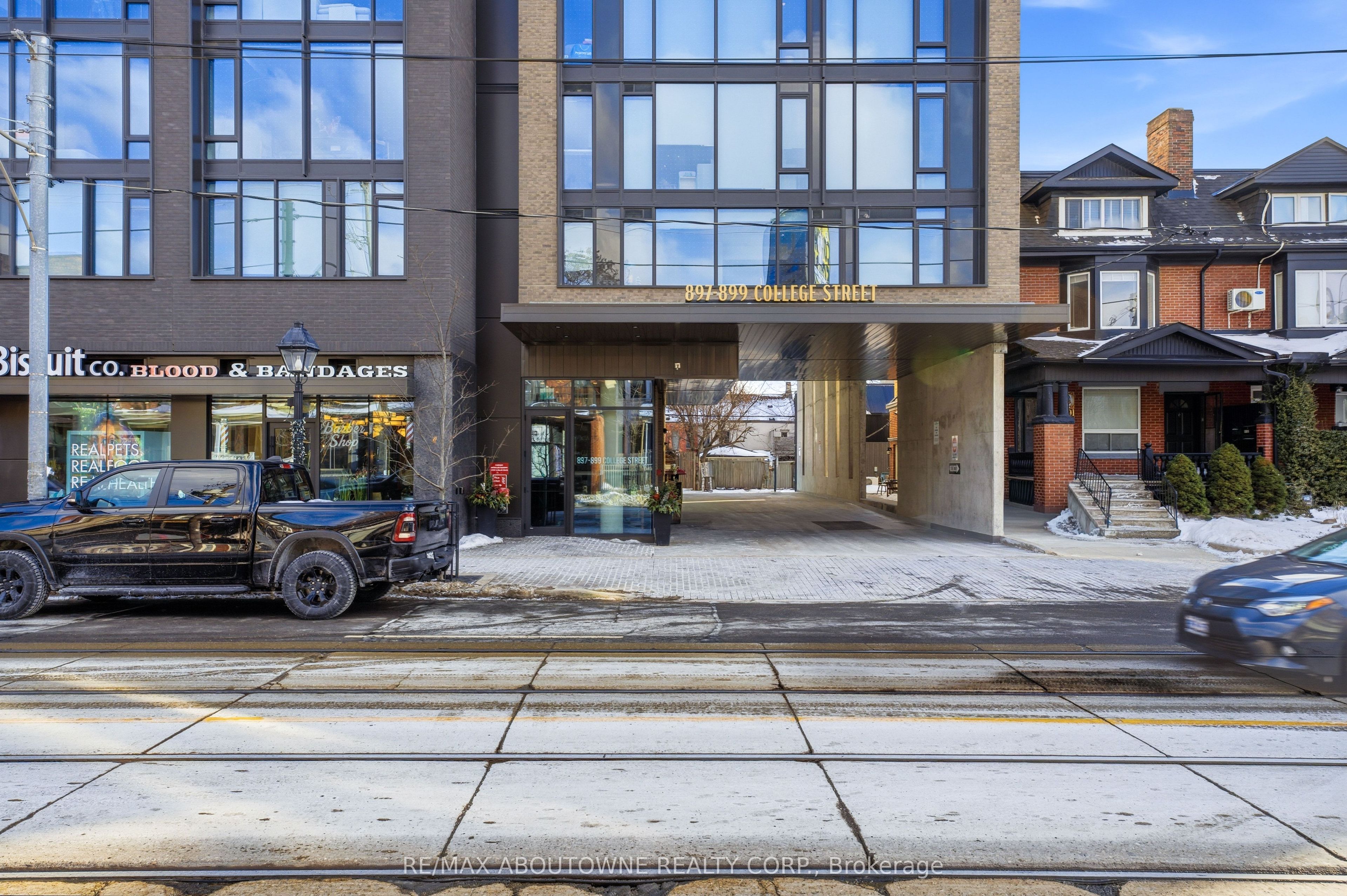 19 – 899 College Street, Toronto C01 ‣ C12720896 19 – 899 College Street, Toronto C01 ‣ C12720896