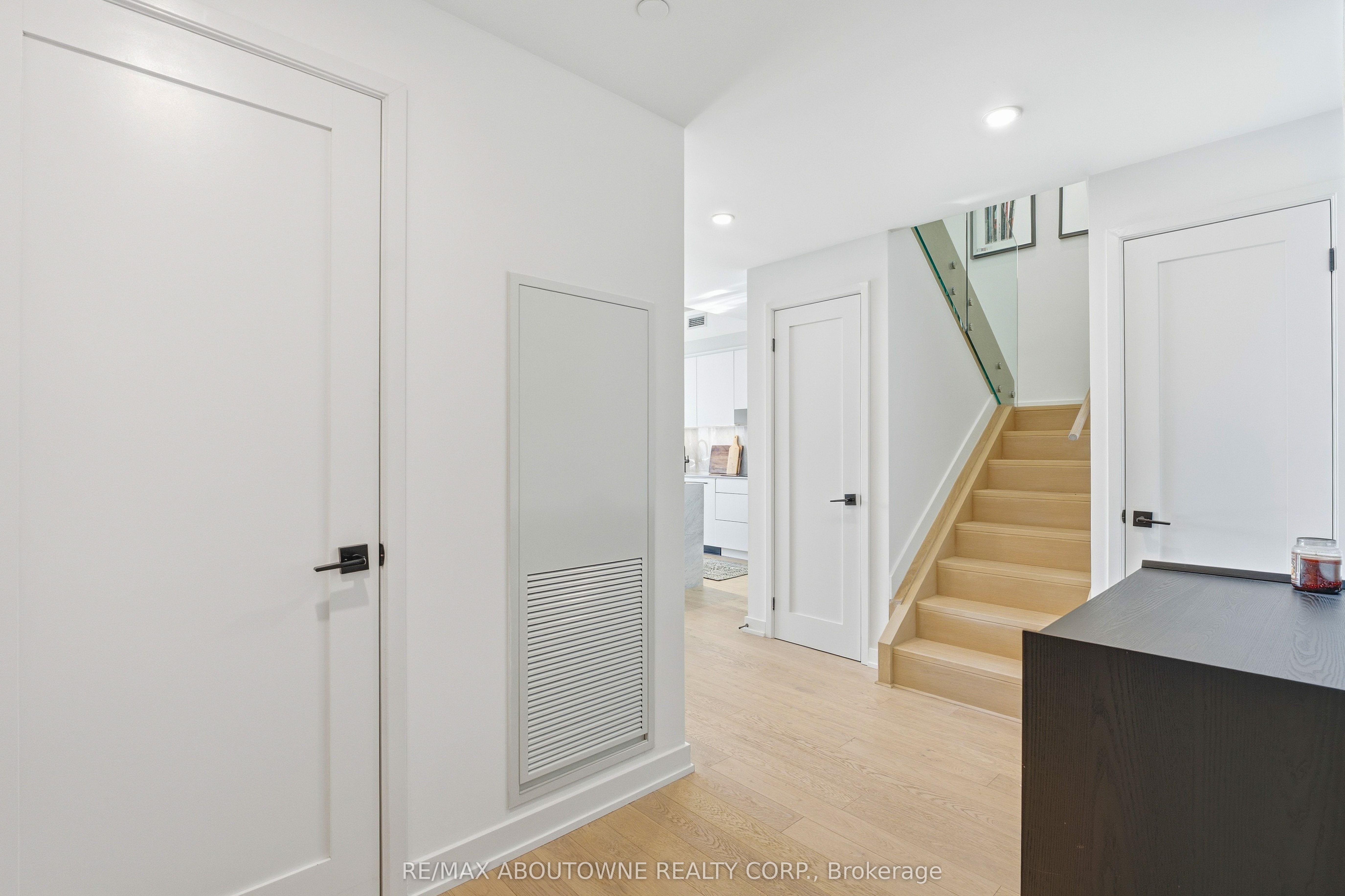 19 – 899 College Street, Toronto C01 ‣ C12720896 19 – 899 College Street, Toronto C01 ‣ C12720896