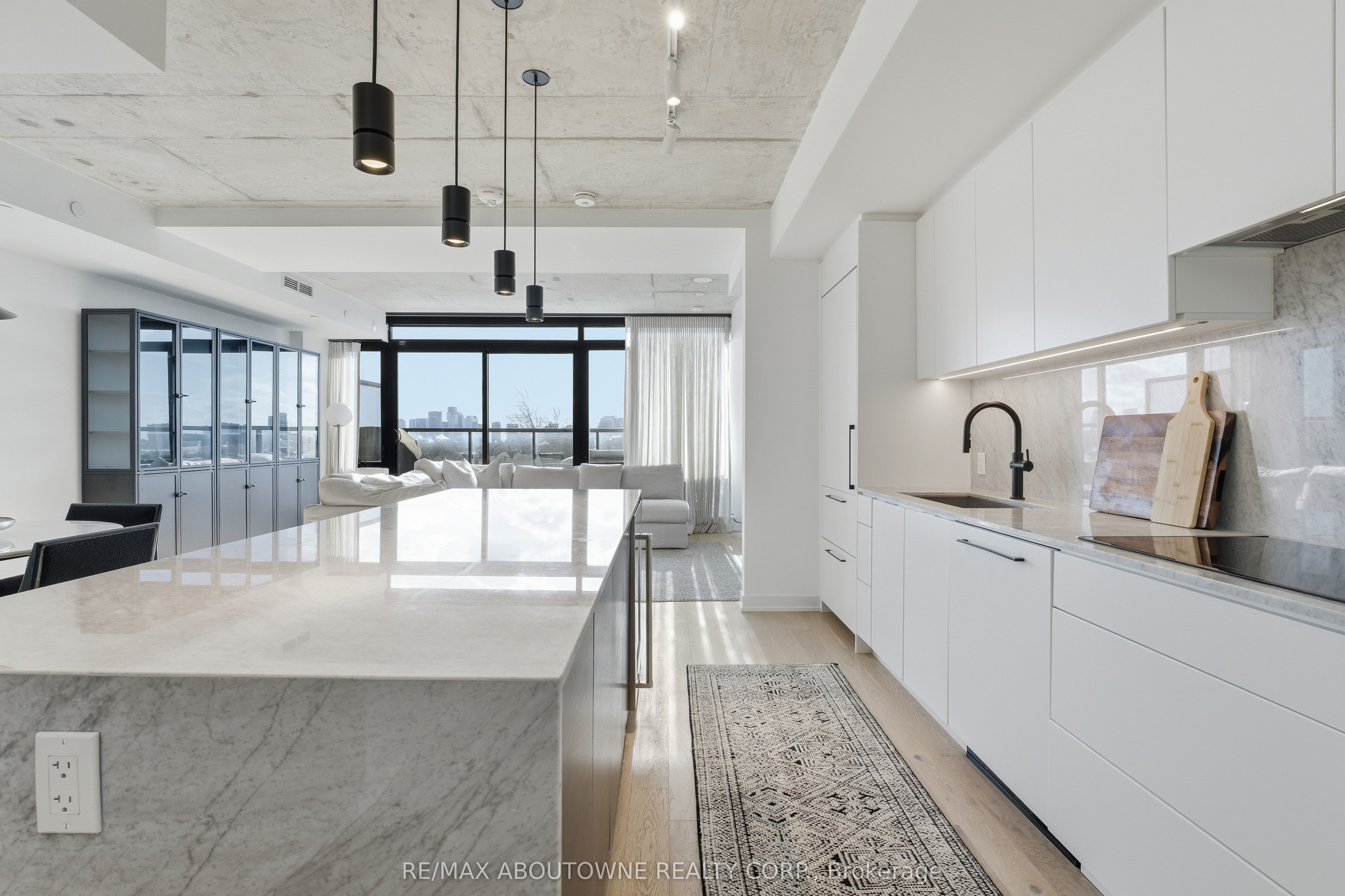 19 – 899 College Street, Toronto C01 ‣ C12720896 19 – 899 College Street, Toronto C01 ‣ C12720896