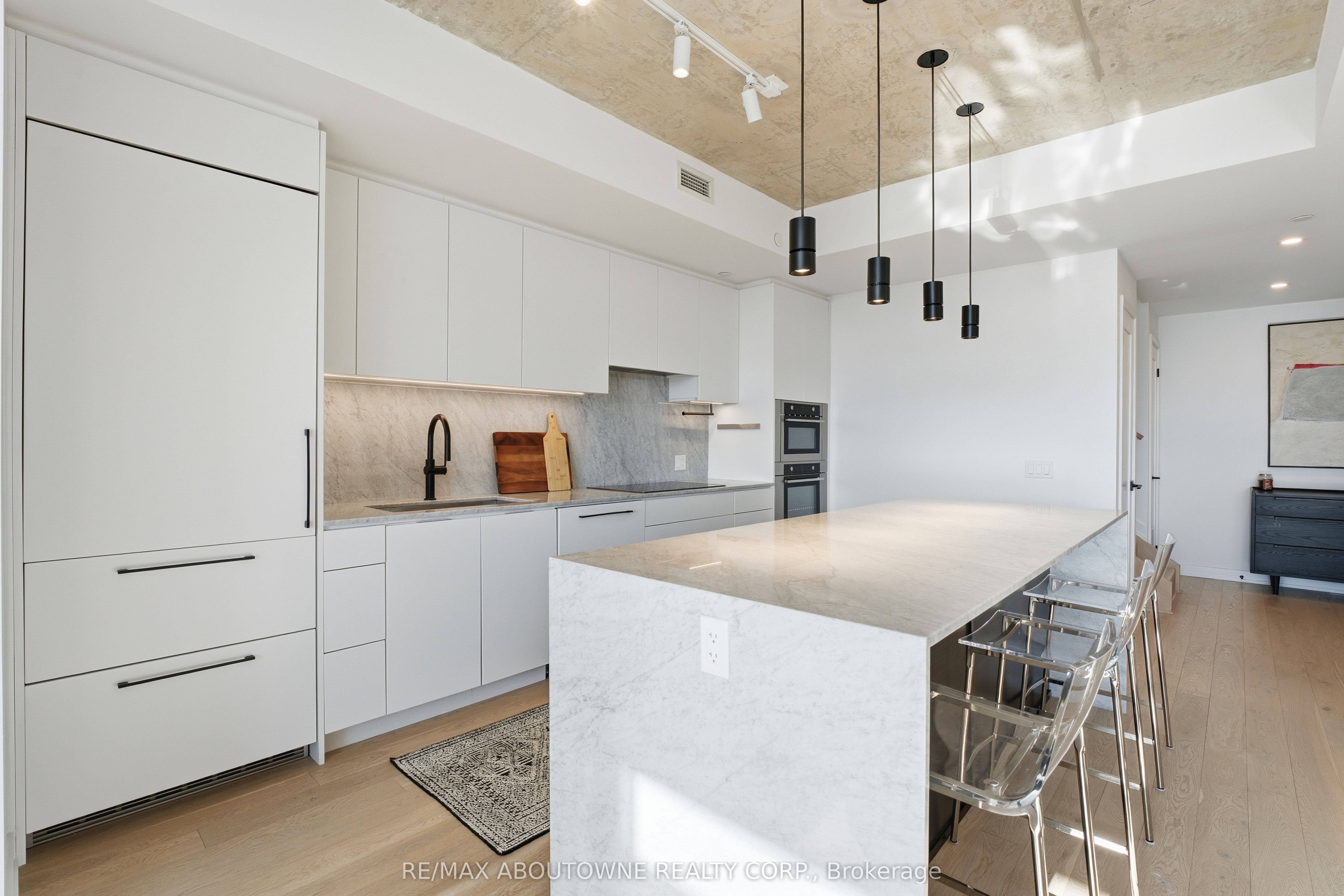 19 – 899 College Street, Toronto C01 ‣ C12720896 19 – 899 College Street, Toronto C01 ‣ C12720896