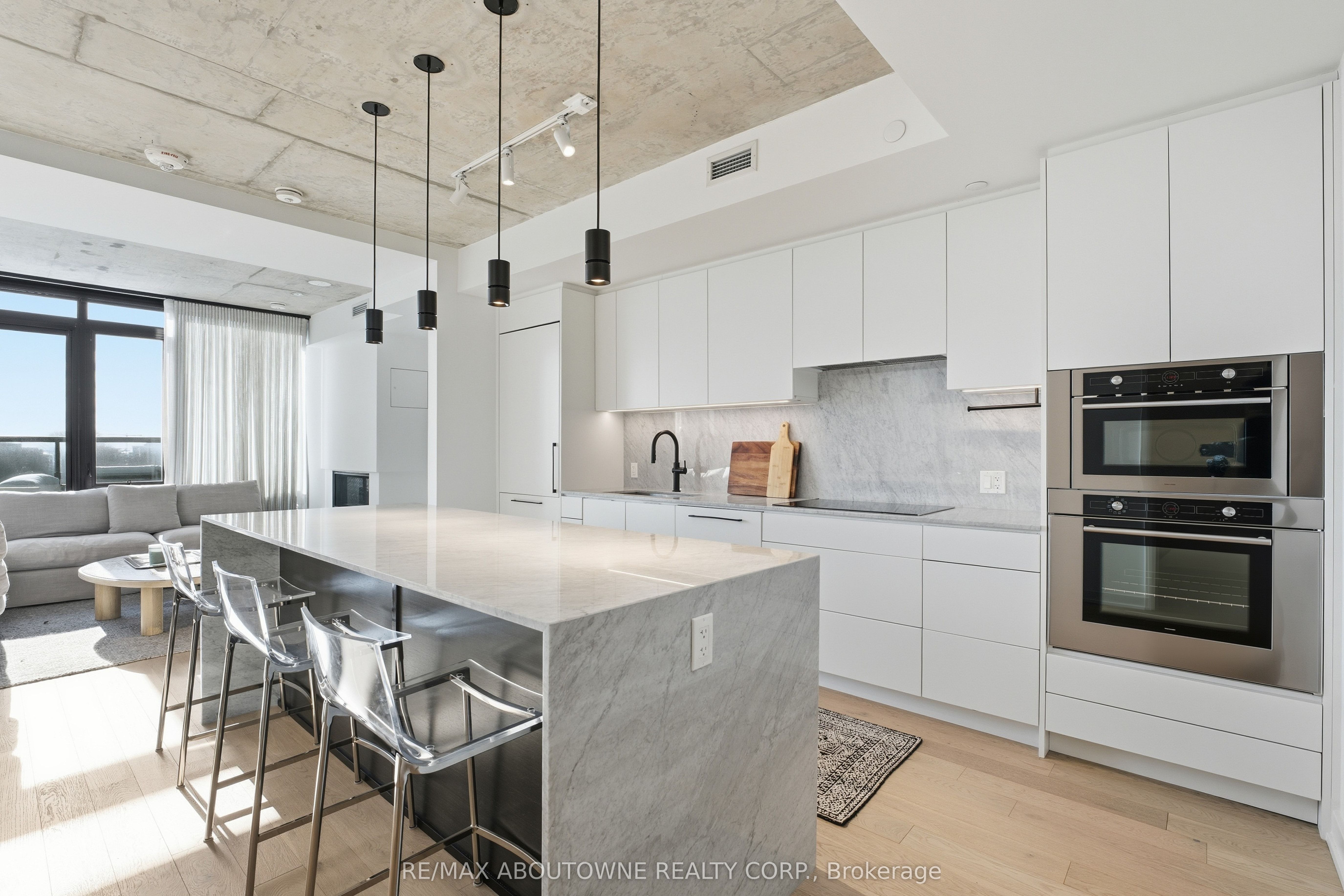 19 – 899 College Street, Toronto C01 ‣ C12720896 19 – 899 College Street, Toronto C01 ‣ C12720896