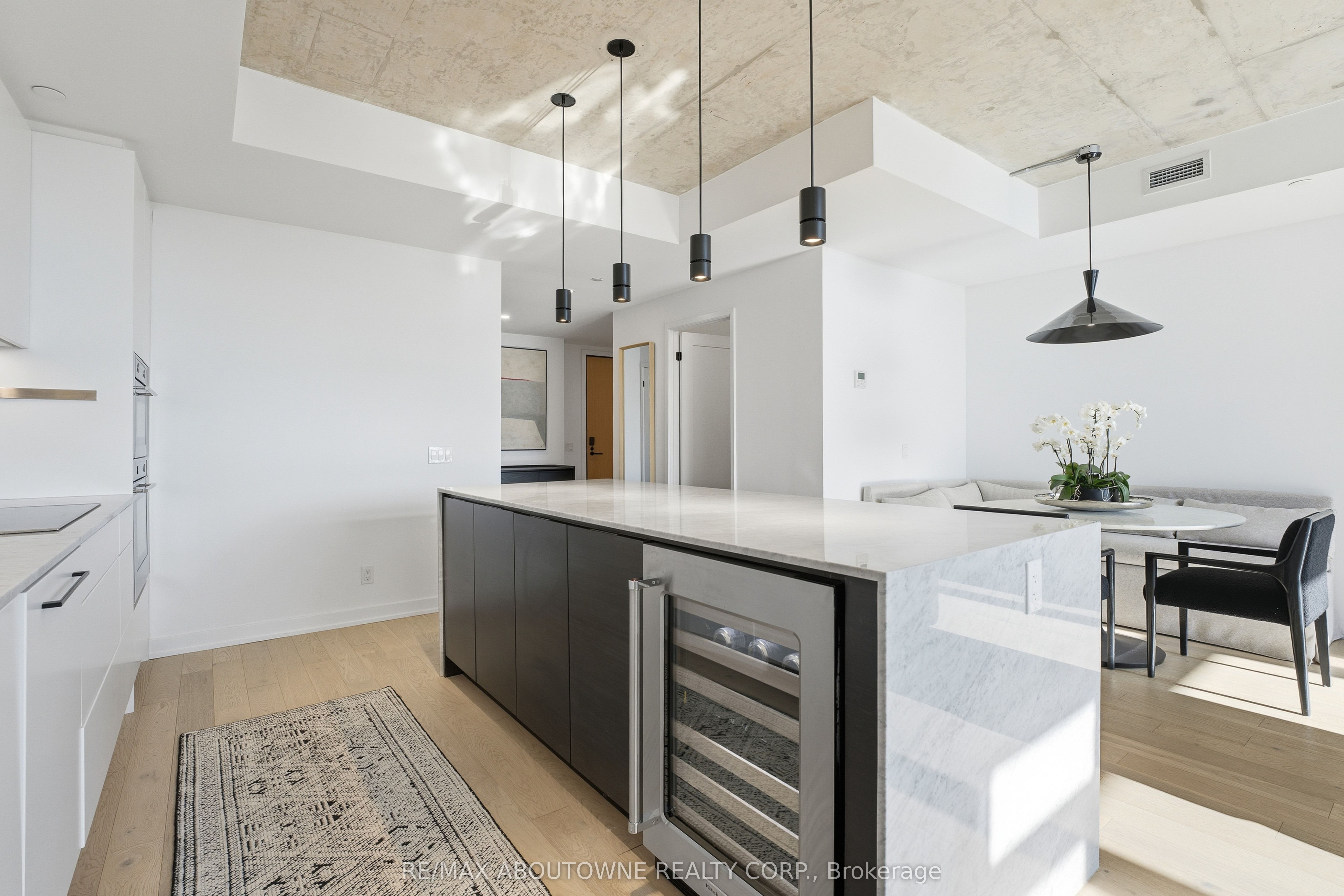 19 – 899 College Street, Toronto C01 ‣ C12720896 19 – 899 College Street, Toronto C01 ‣ C12720896