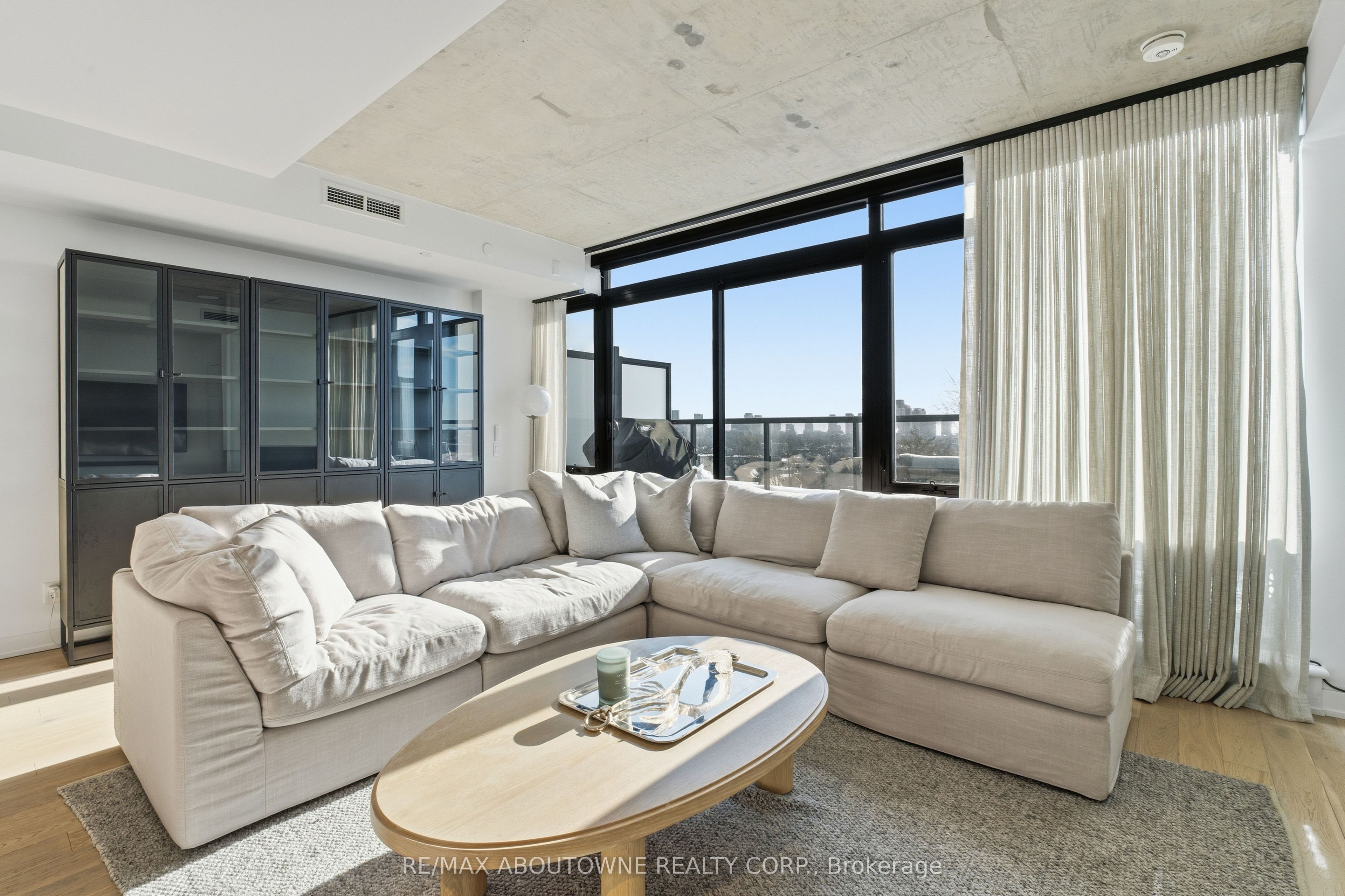 19 – 899 College Street, Toronto C01 ‣ C12720896 19 – 899 College Street, Toronto C01 ‣ C12720896