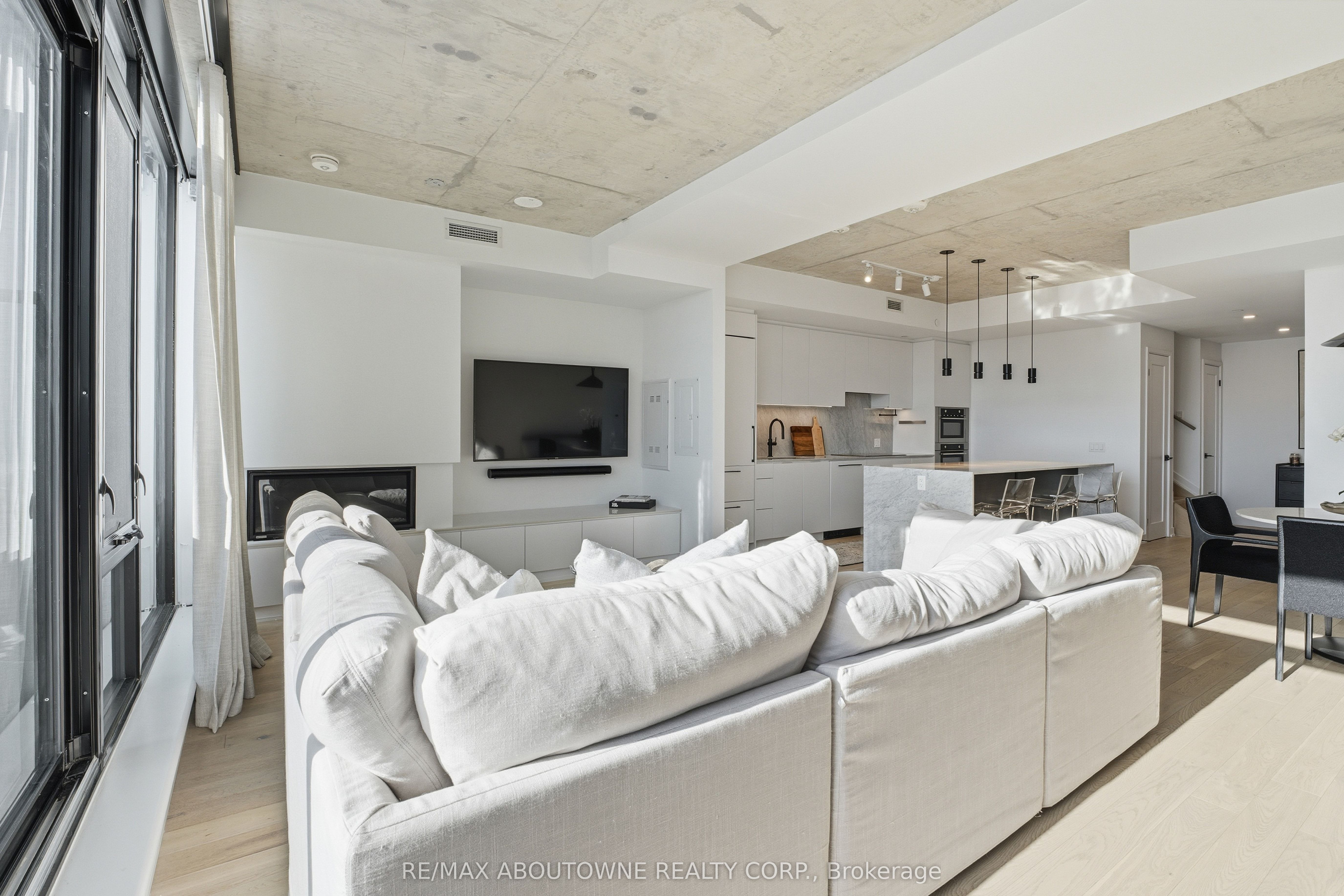 19 – 899 College Street, Toronto C01 ‣ C12720896 19 – 899 College Street, Toronto C01 ‣ C12720896