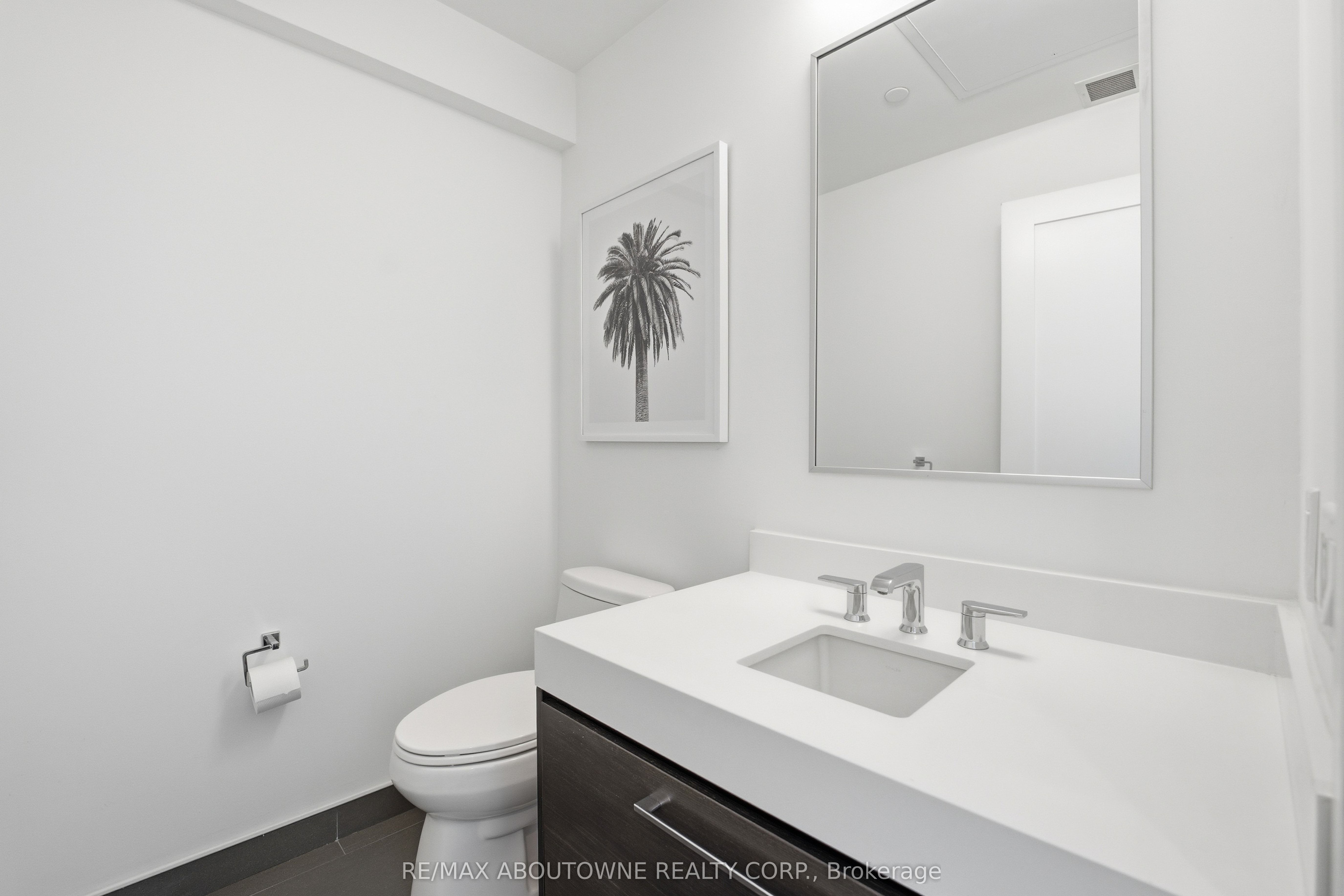 19 – 899 College Street, Toronto C01 ‣ C12720896 19 – 899 College Street, Toronto C01 ‣ C12720896