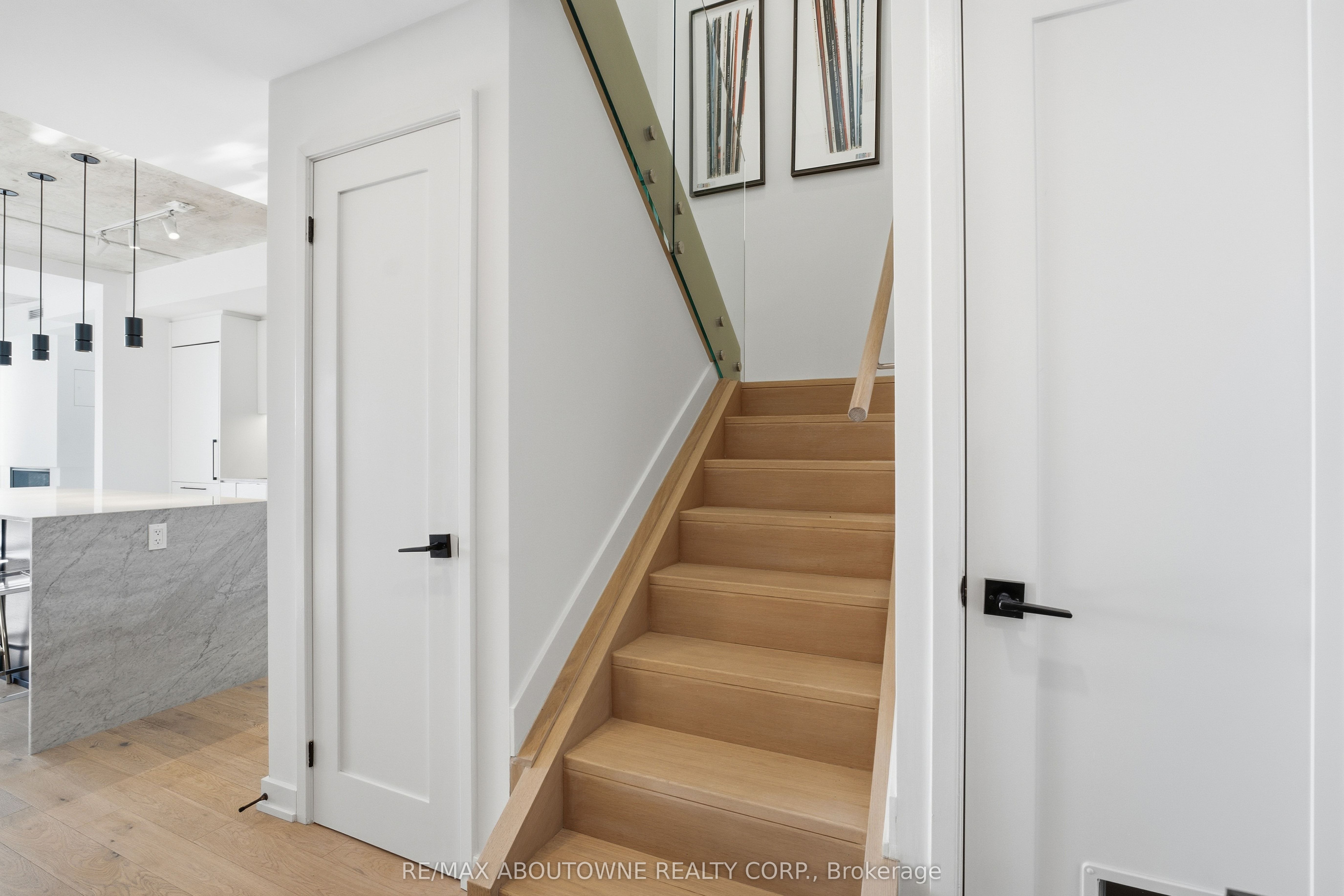 19 – 899 College Street, Toronto C01 ‣ C12720896 19 – 899 College Street, Toronto C01 ‣ C12720896