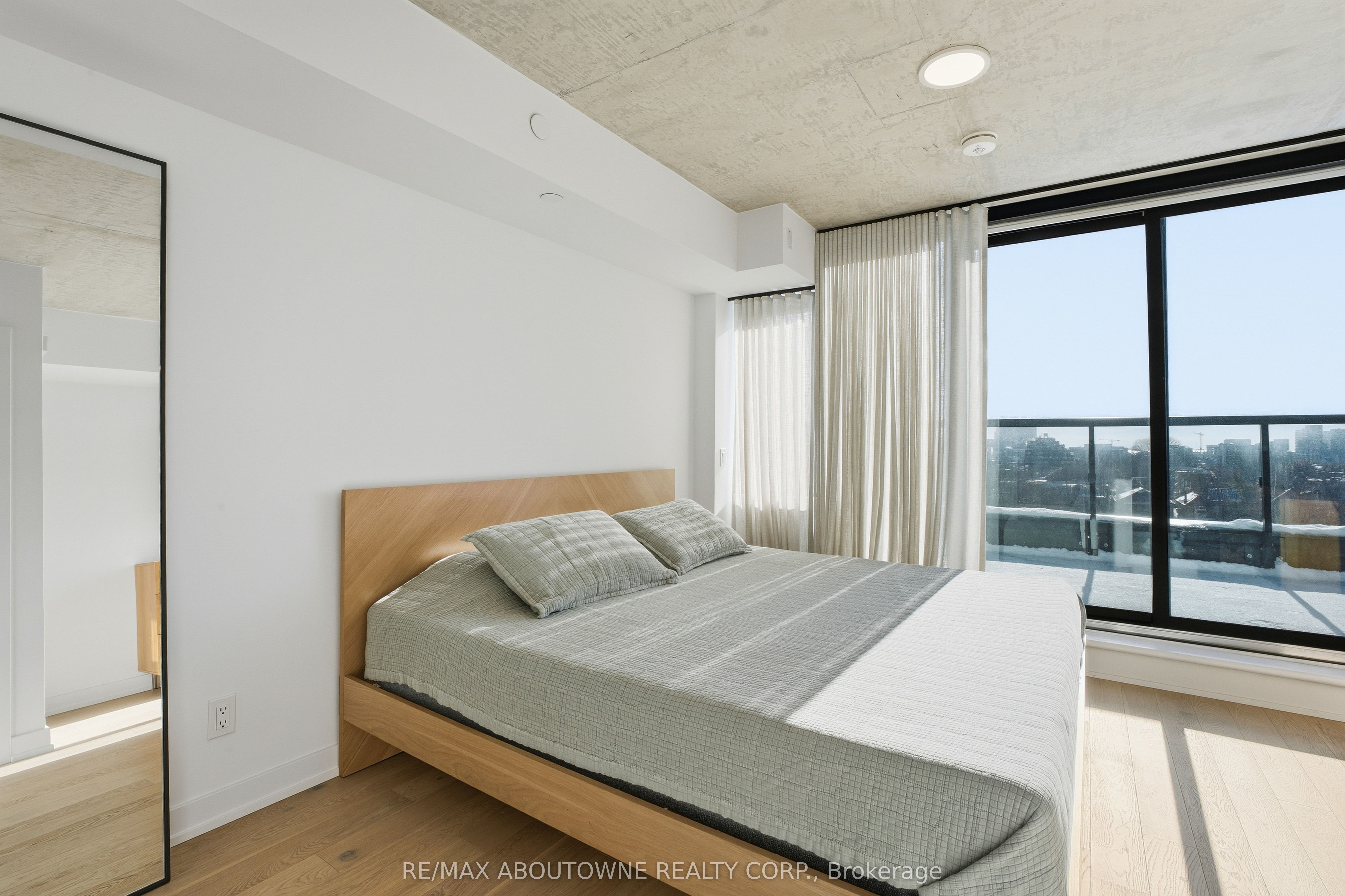 19 – 899 College Street, Toronto C01 ‣ C12720896 19 – 899 College Street, Toronto C01 ‣ C12720896