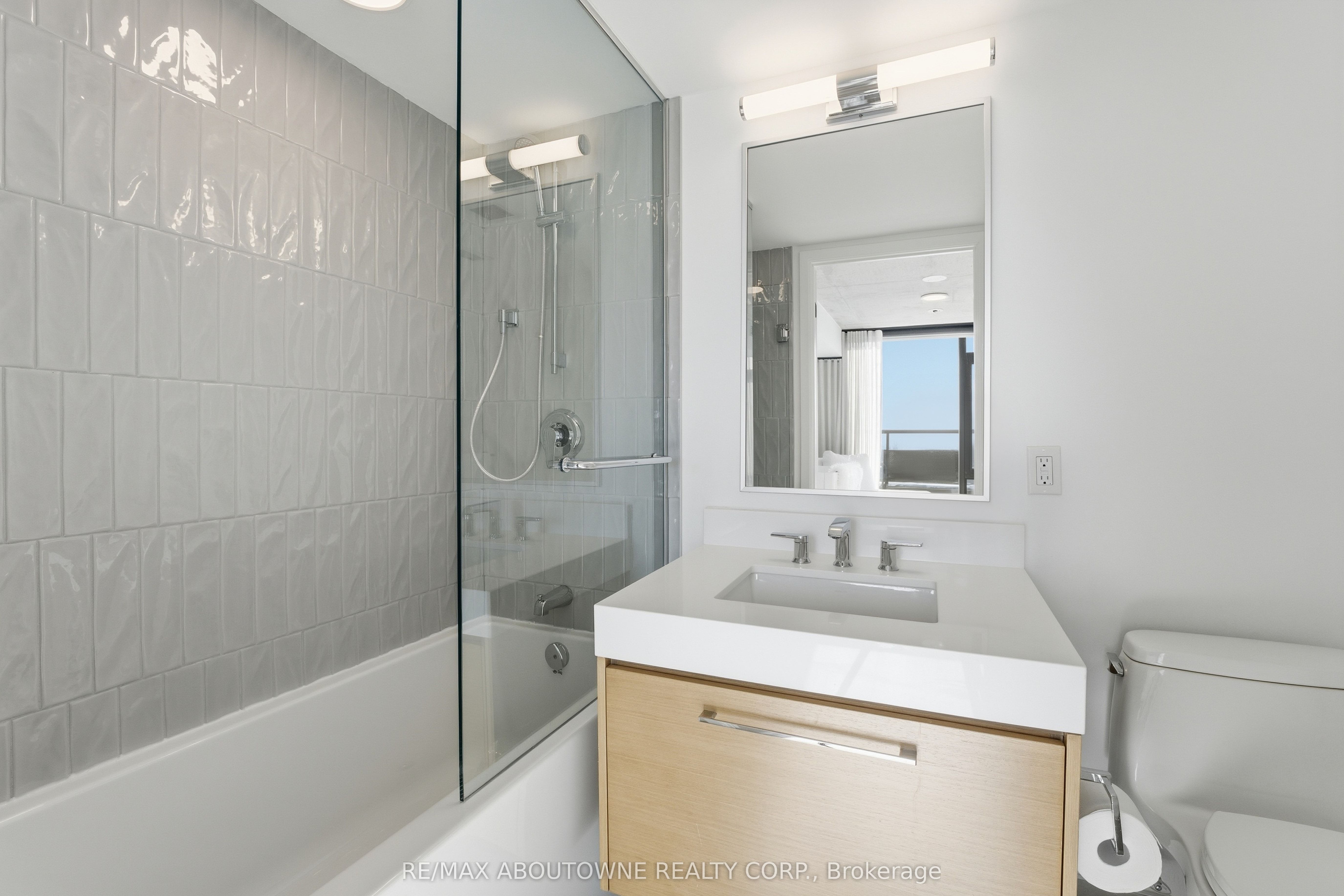 19 – 899 College Street, Toronto C01 ‣ C12720896 19 – 899 College Street, Toronto C01 ‣ C12720896