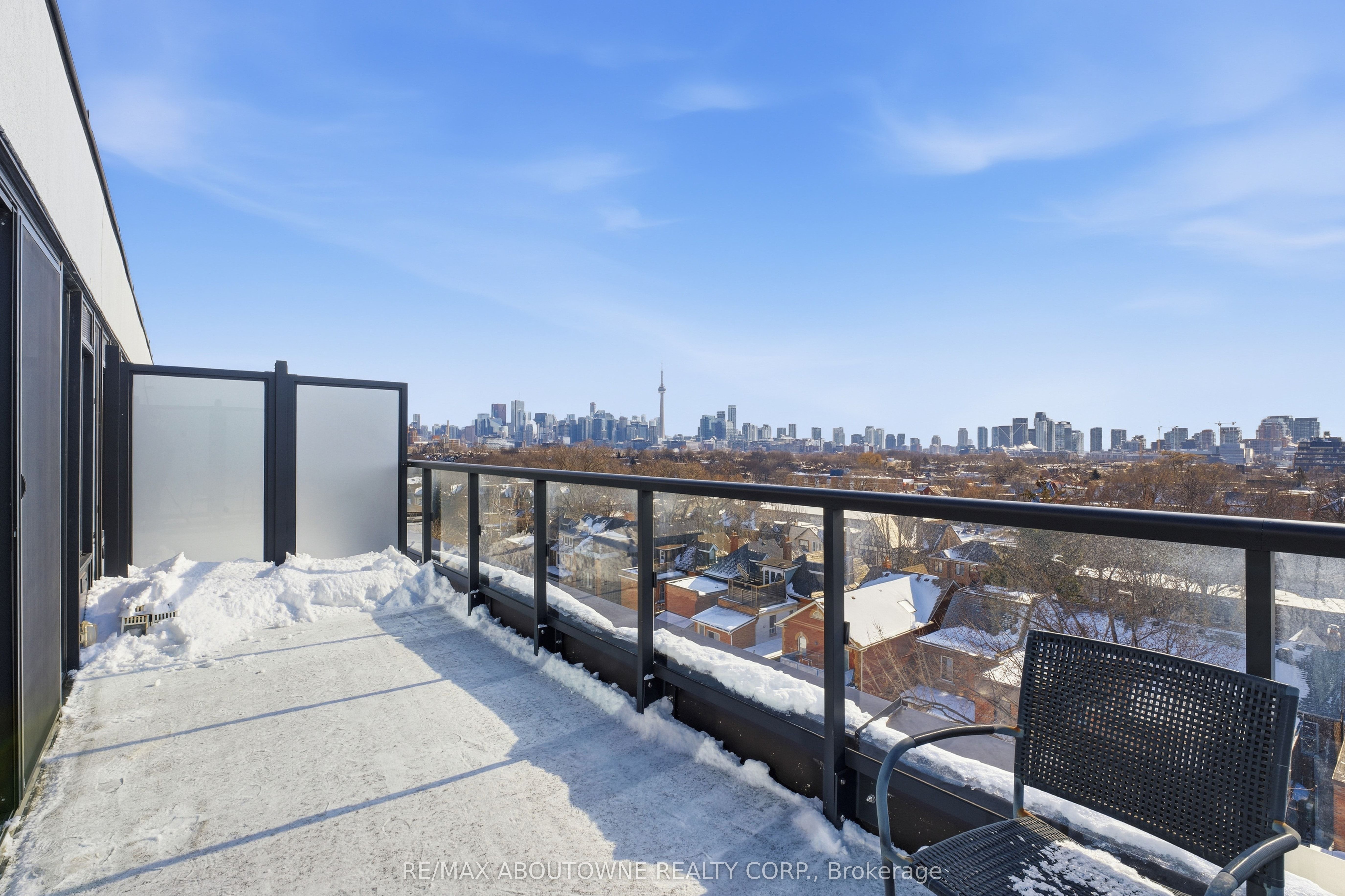 19 – 899 College Street, Toronto C01 ‣ C12720896 19 – 899 College Street, Toronto C01 ‣ C12720896