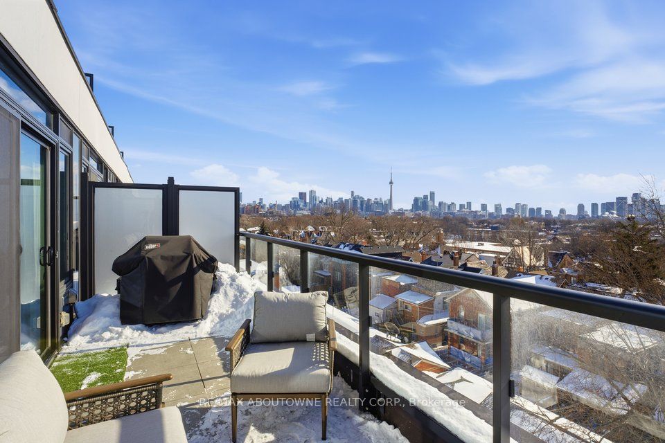 19 – 899 College Street, Toronto C01 ‣ C12720896 19 – 899 College Street, Toronto C01 ‣ C12720896