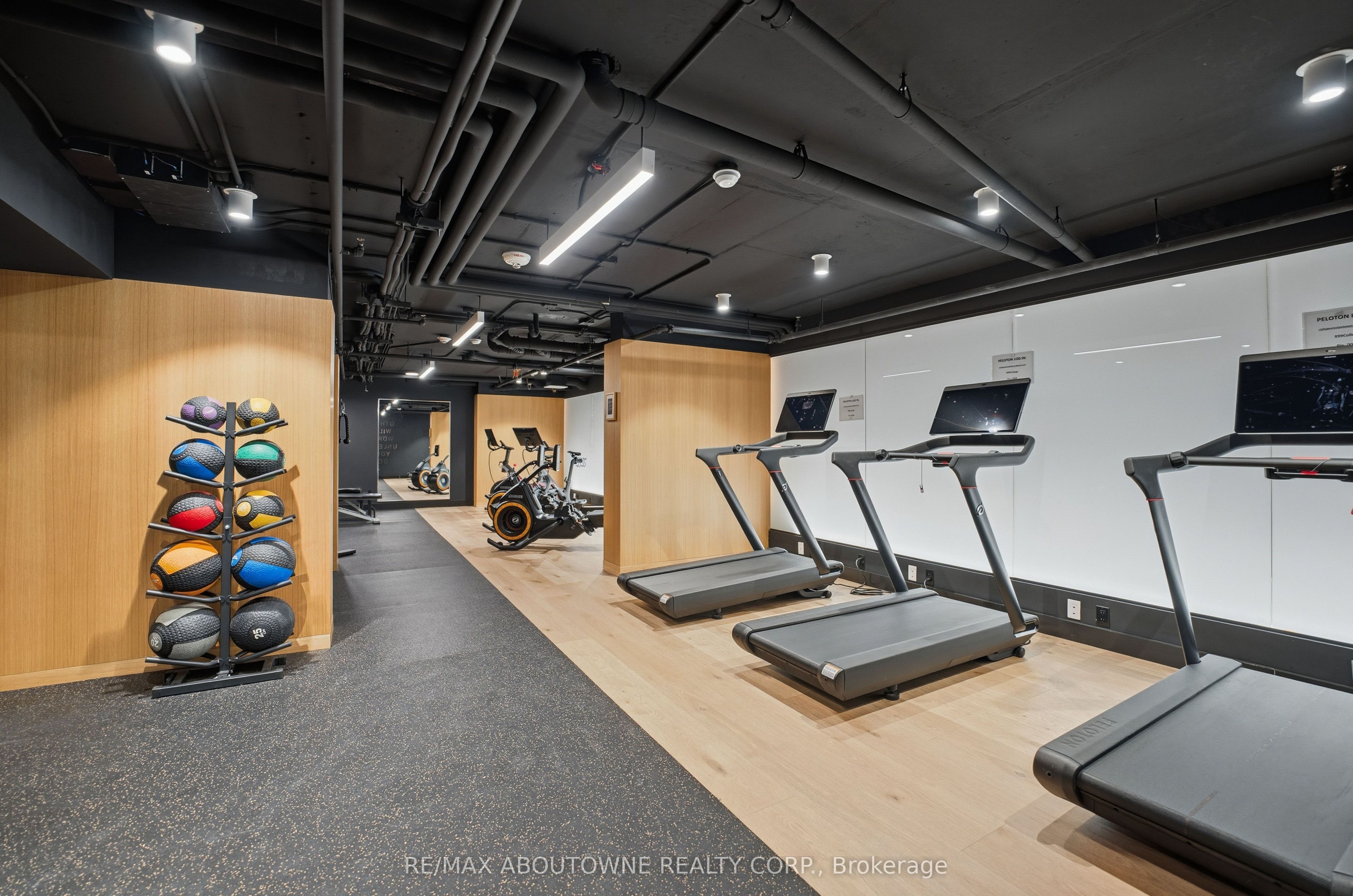 19 – 899 College Street, Toronto C01 ‣ C12720896 19 – 899 College Street, Toronto C01 ‣ C12720896