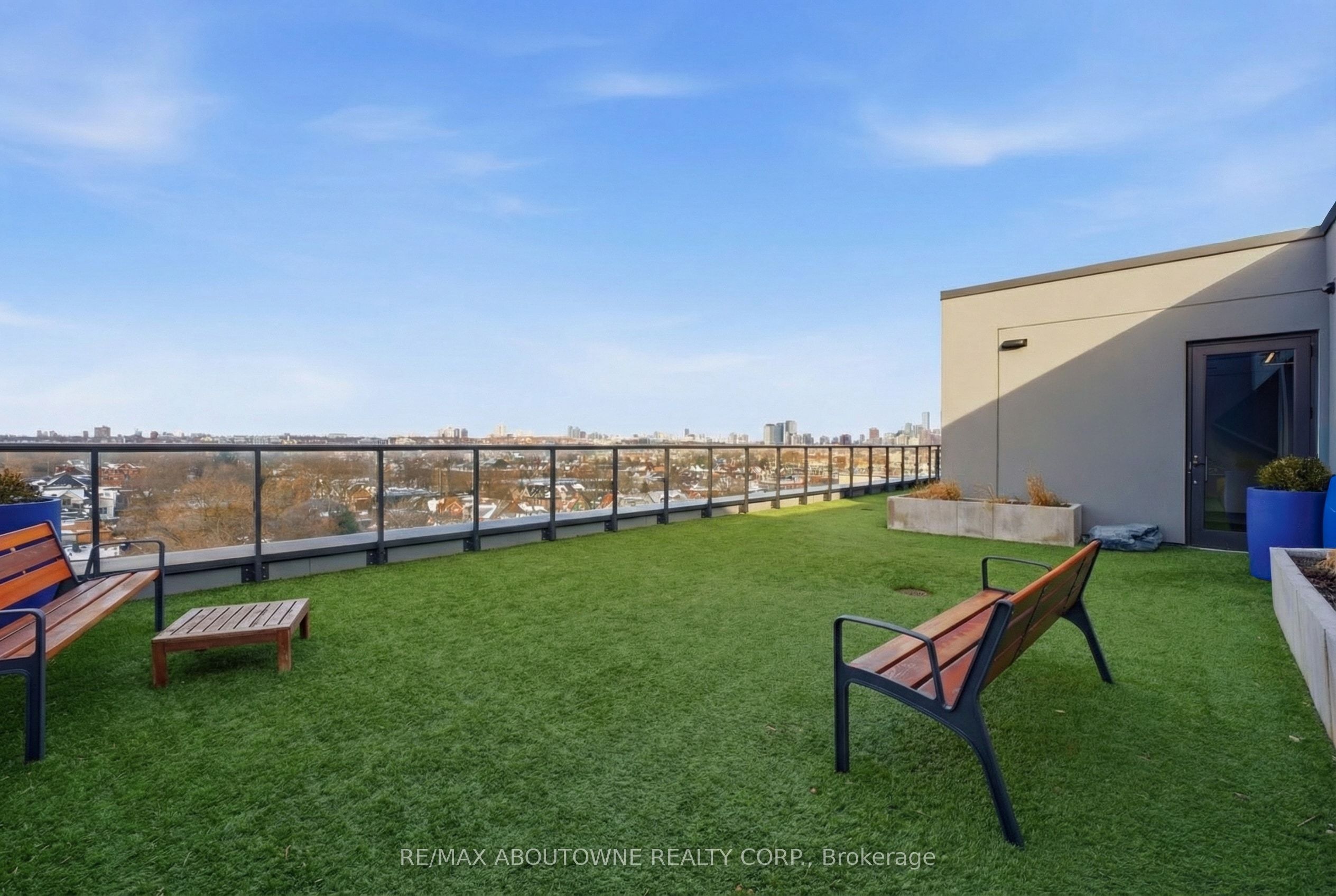 19 – 899 College Street, Toronto C01 ‣ C12720896 19 – 899 College Street, Toronto C01 ‣ C12720896