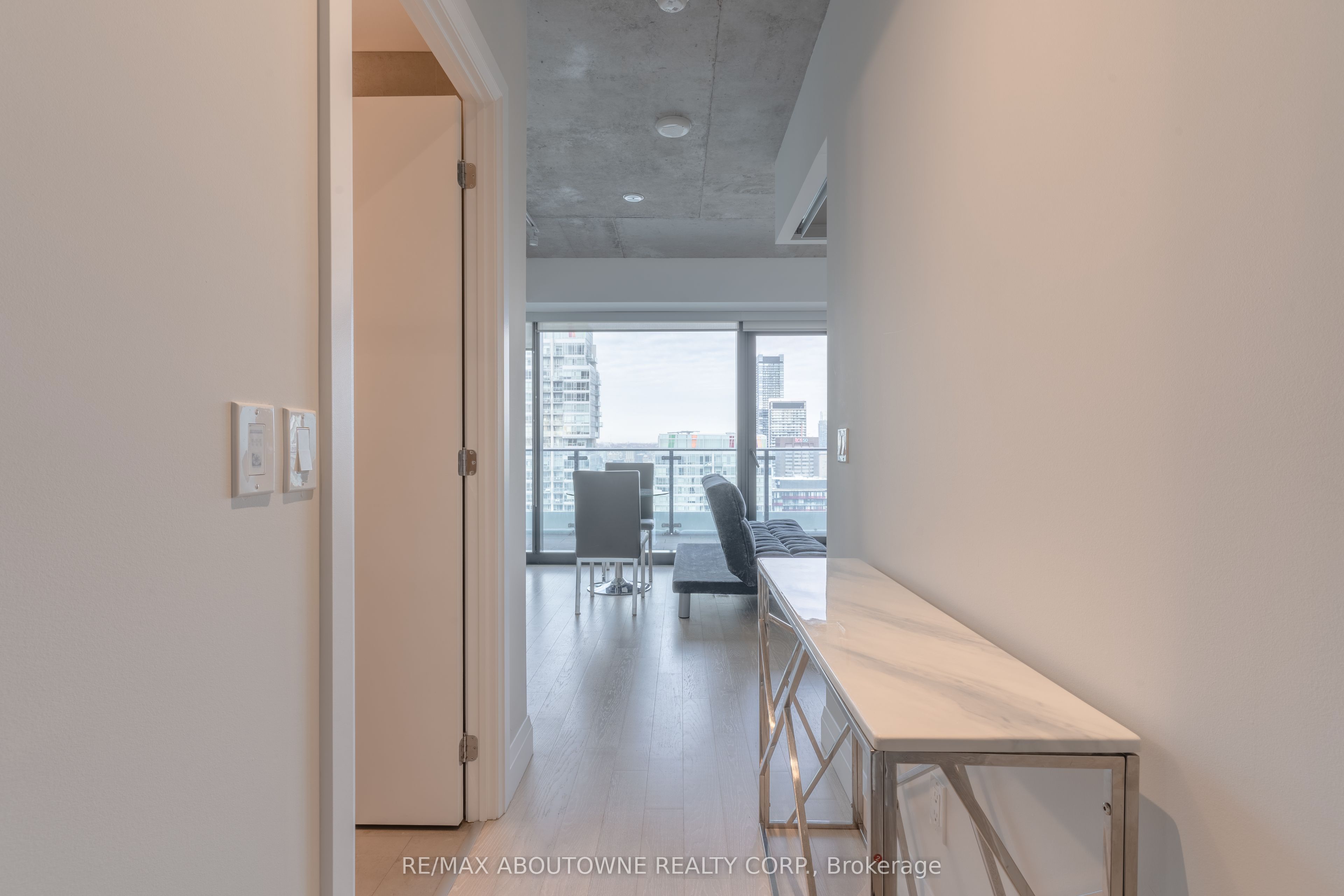 02 – 224 King Street, Toronto C01