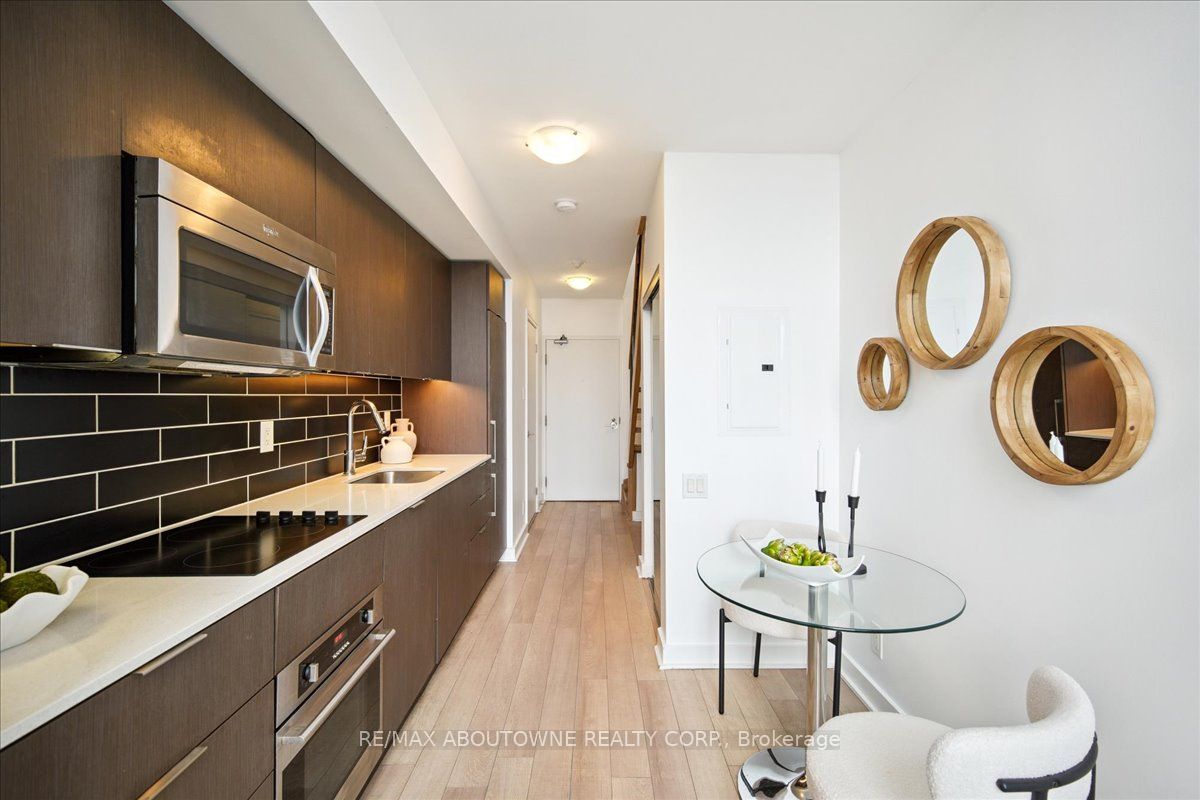 717 – 5 Hanna Avenue, Toronto C01 ‣ C12822056 717 – 5 Hanna Avenue, Toronto C01 ‣ C12822056